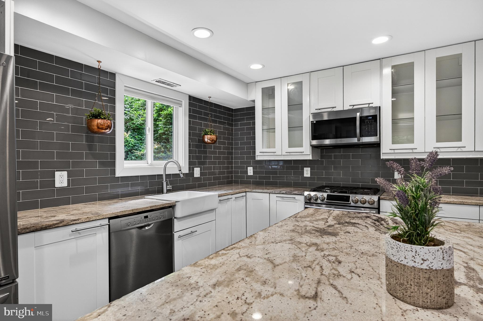 HALLOWING POINT RIVER ESTATES - Residential
