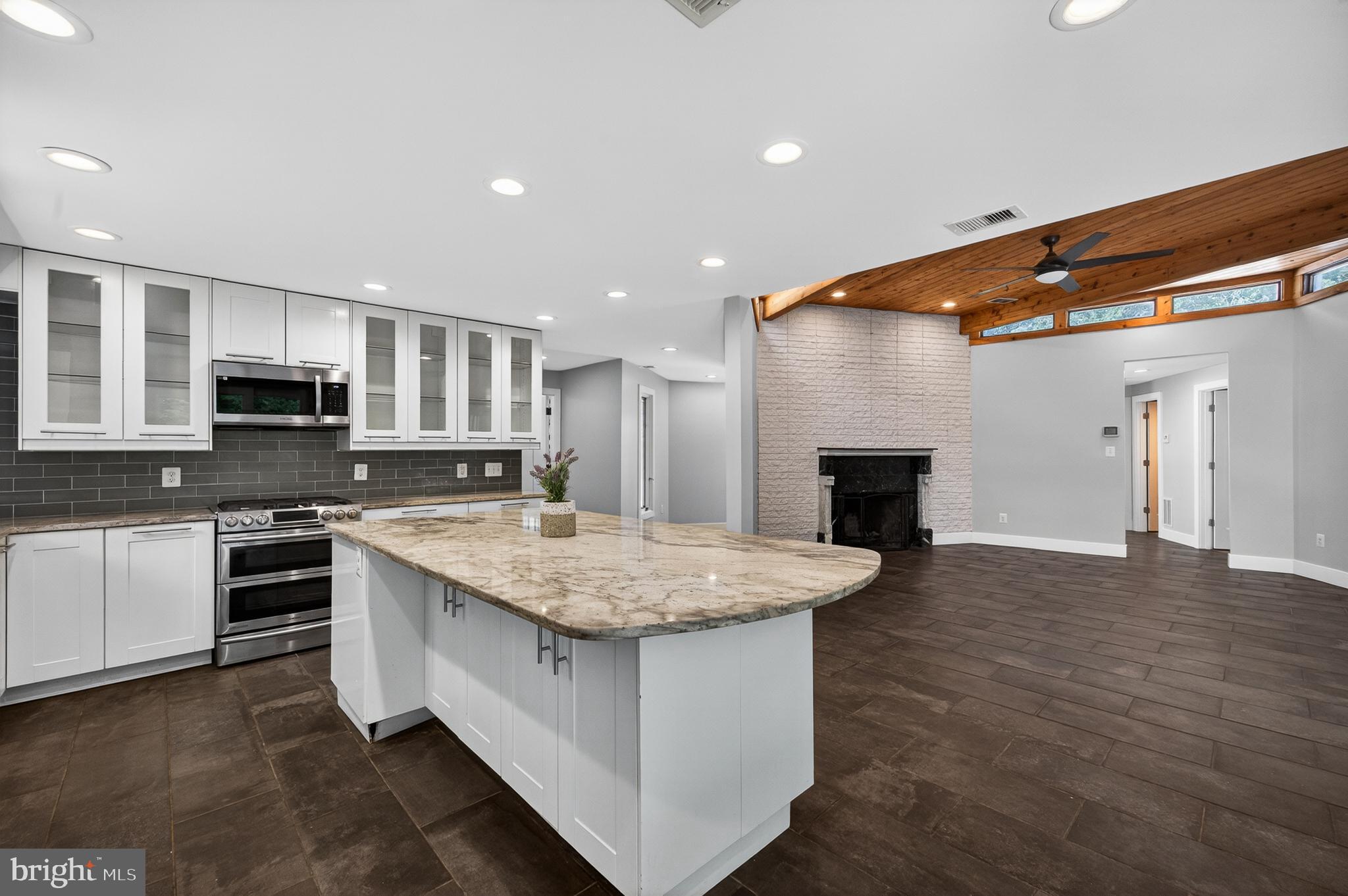 HALLOWING POINT RIVER ESTATES - Residential