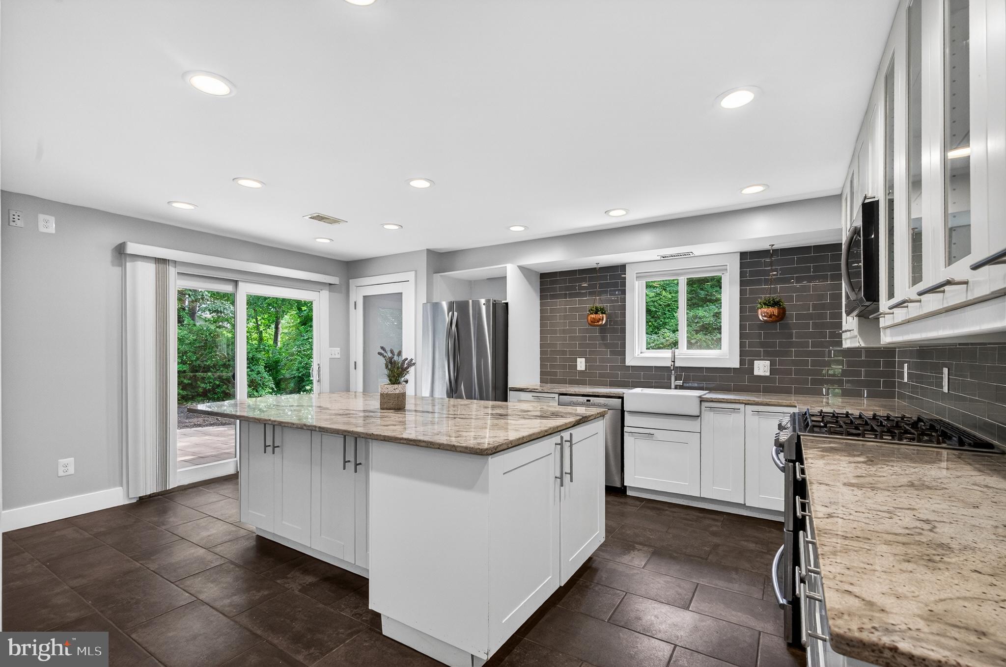 HALLOWING POINT RIVER ESTATES - Residential