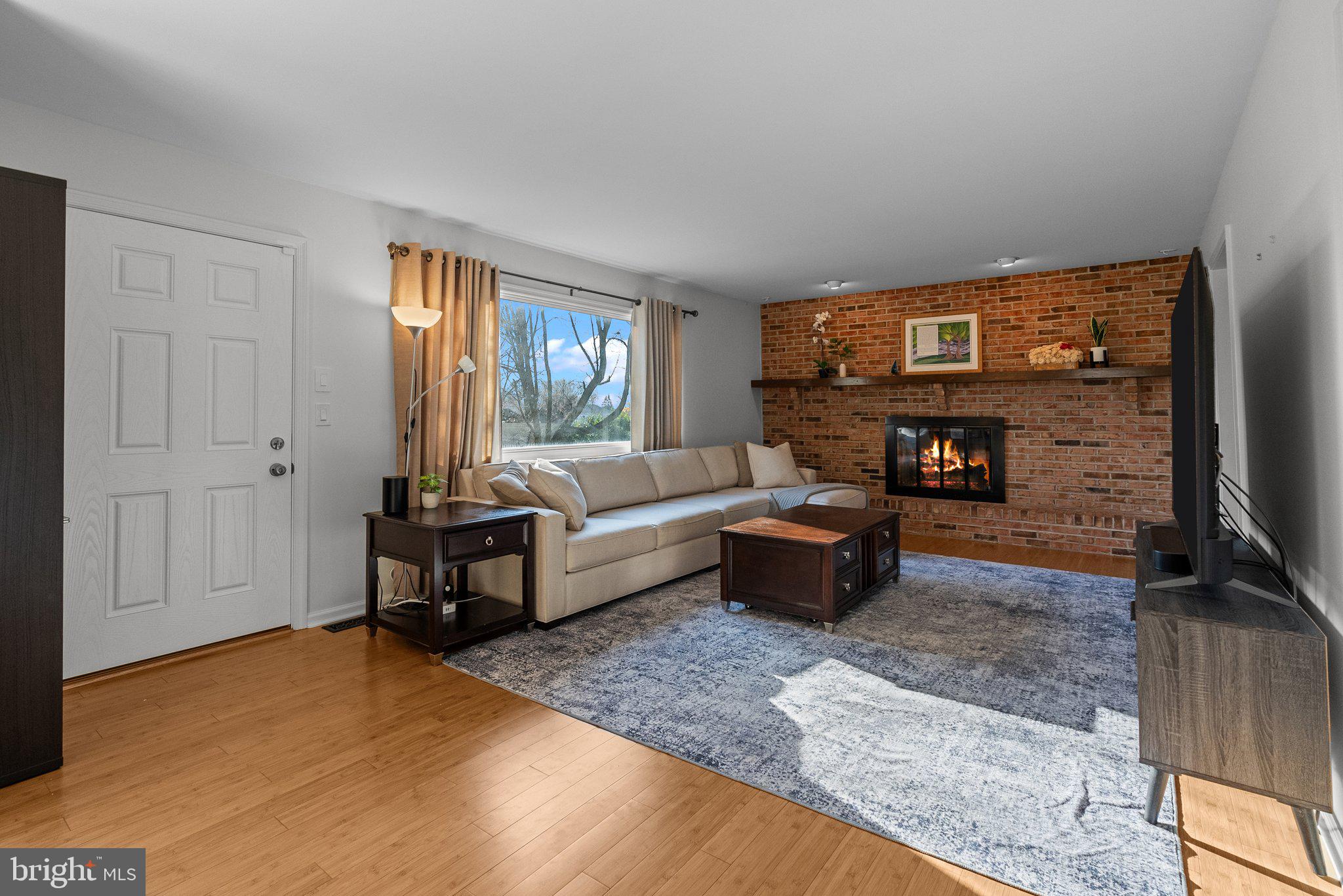 GWYN LYN - Residential