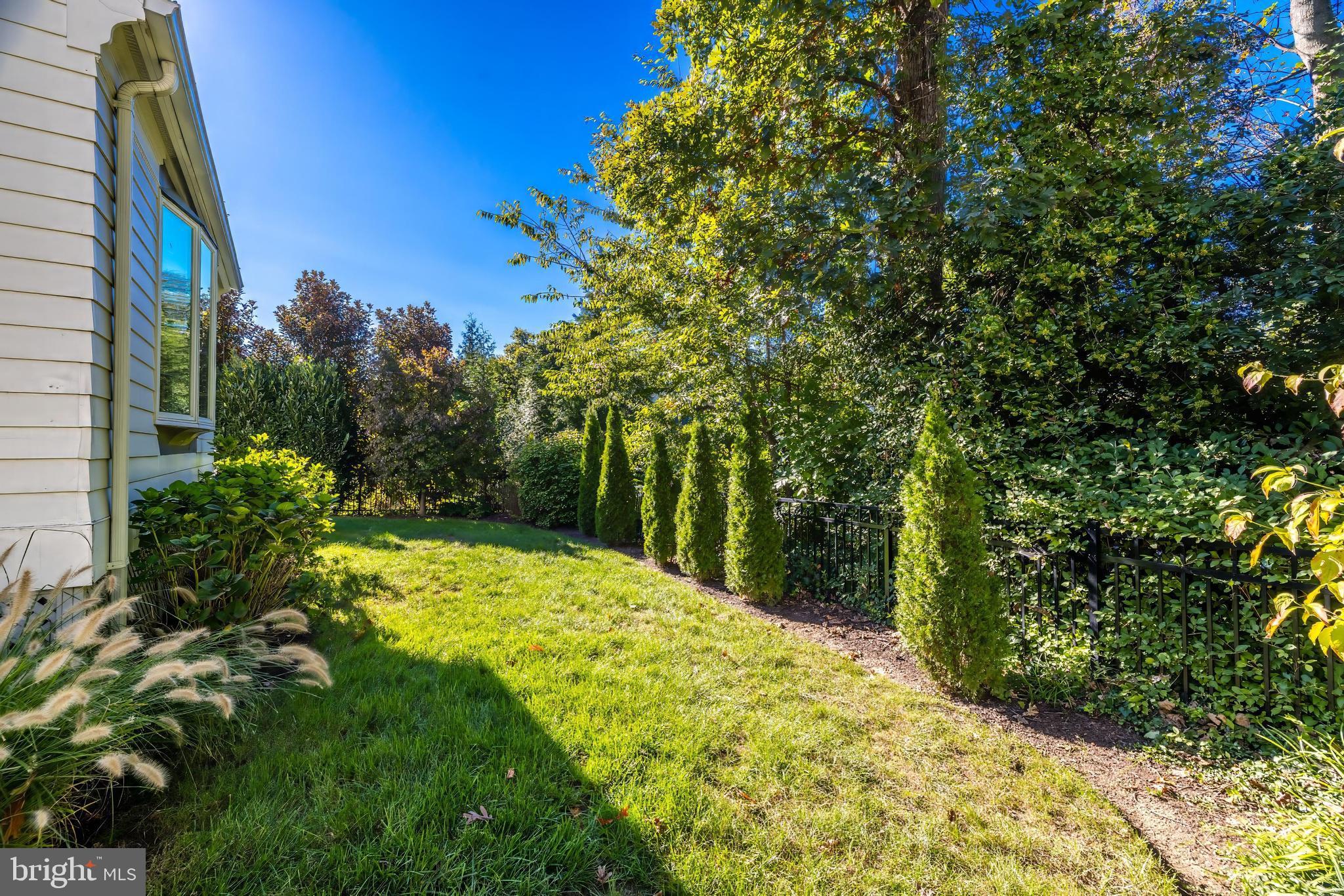 COUNTRY CLUB HILLS - Residential
