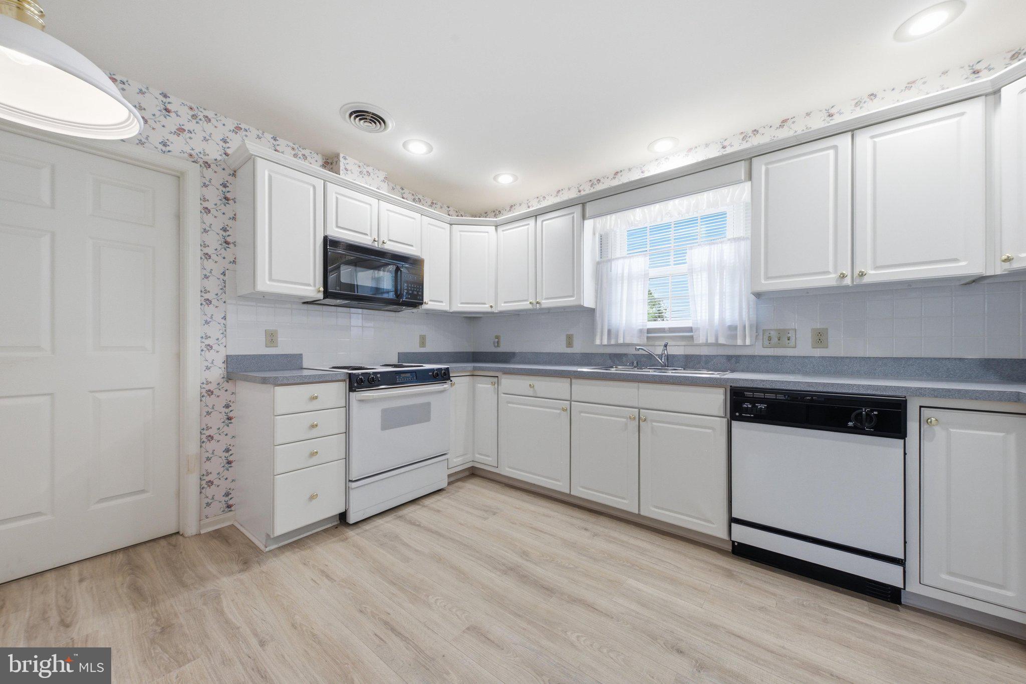 SPRINGDALE VILLAGE - Residential