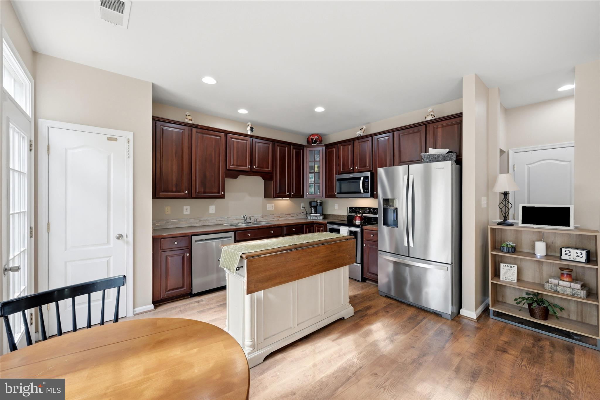 WAKELAND MANOR - Residential