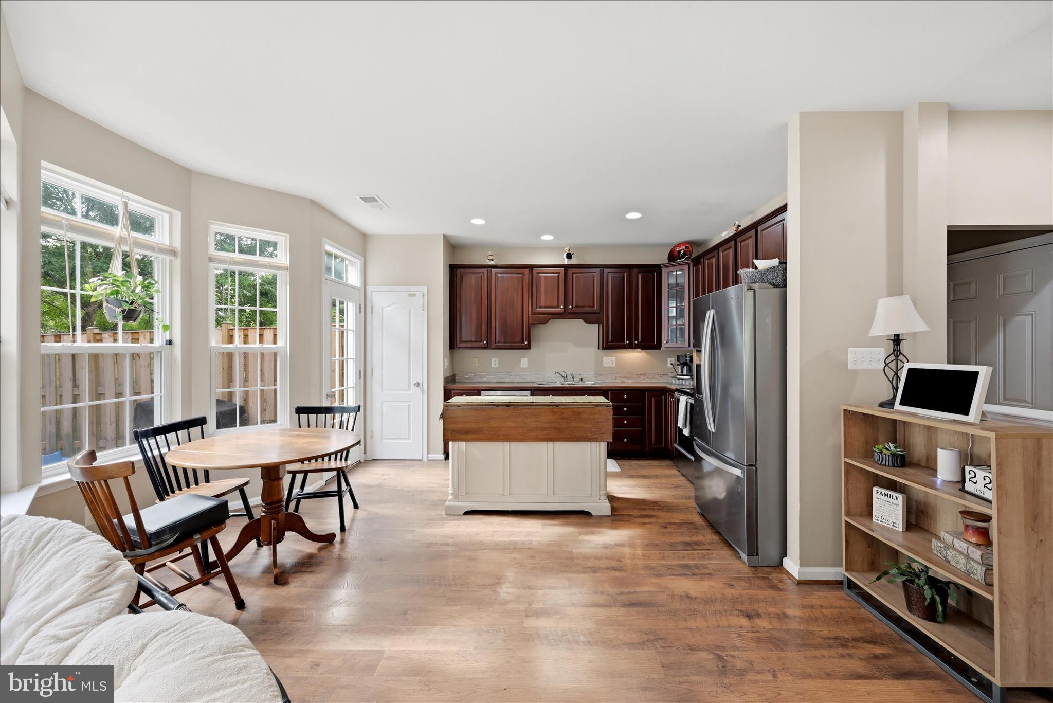 WAKELAND MANOR - Residential