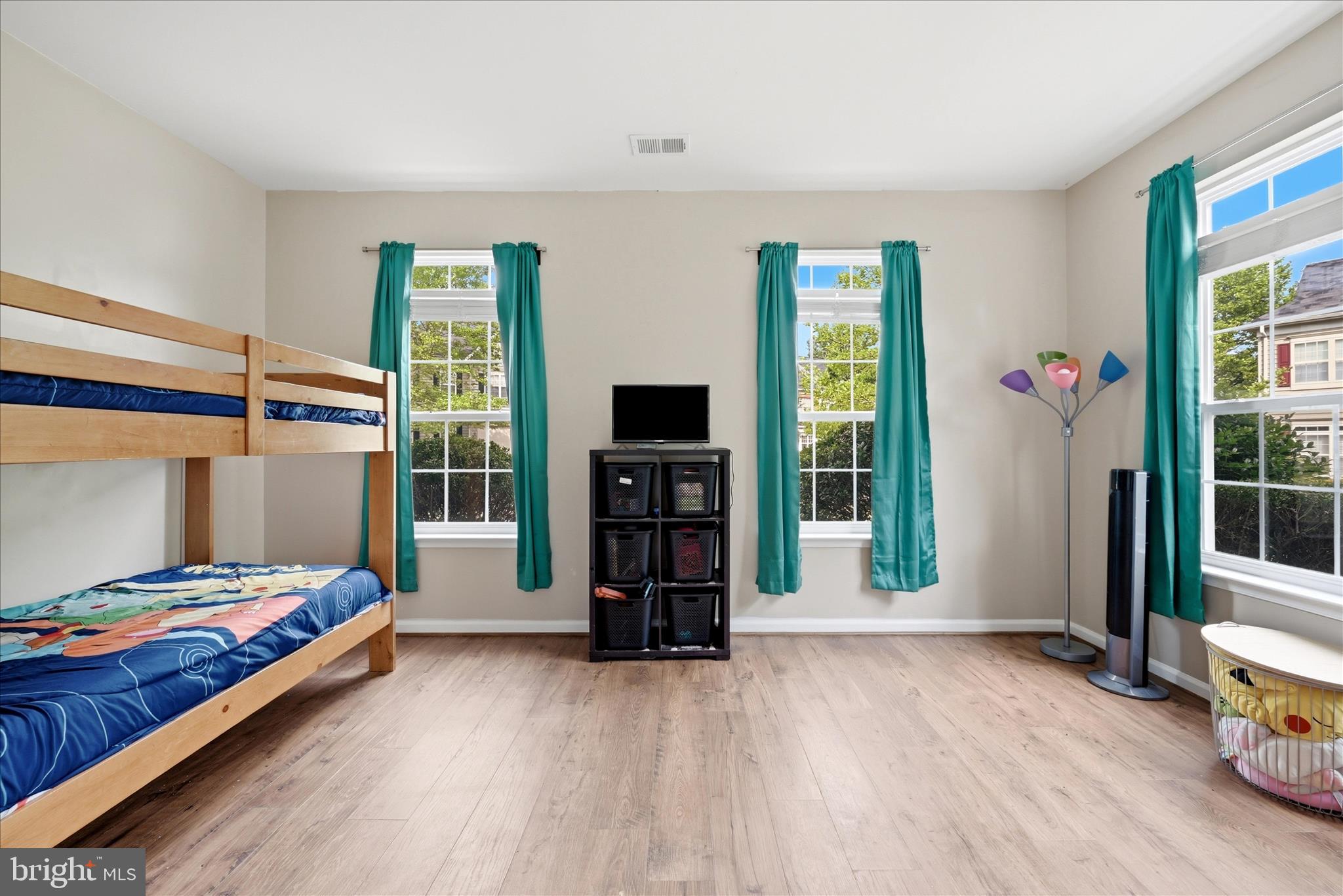 WAKELAND MANOR - Residential