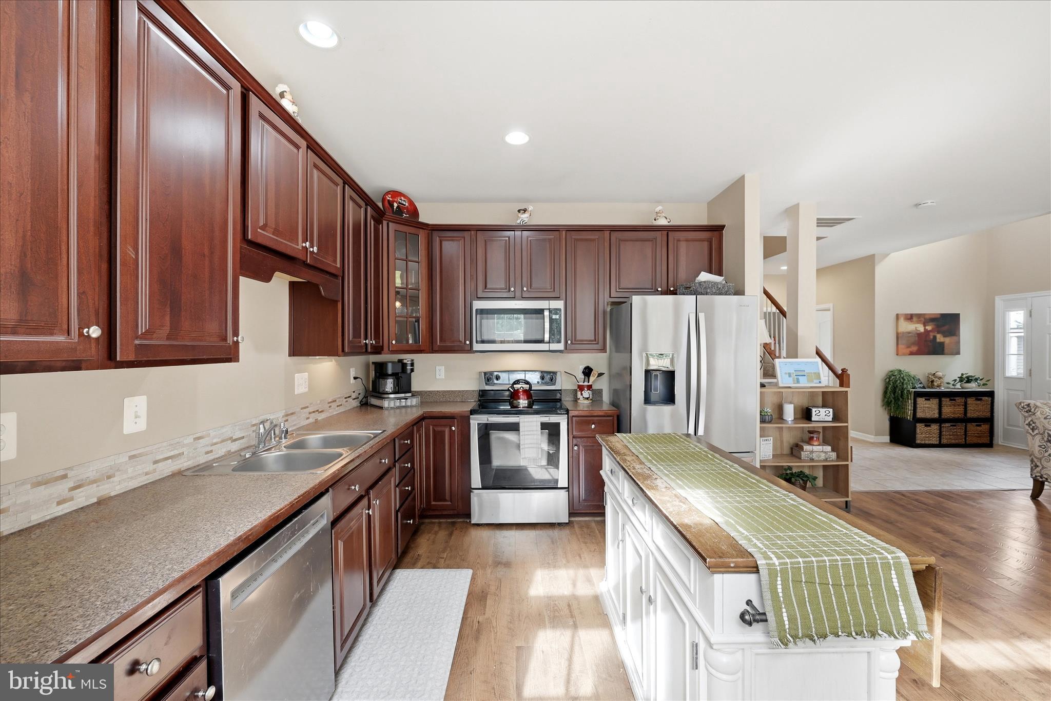 WAKELAND MANOR - Residential
