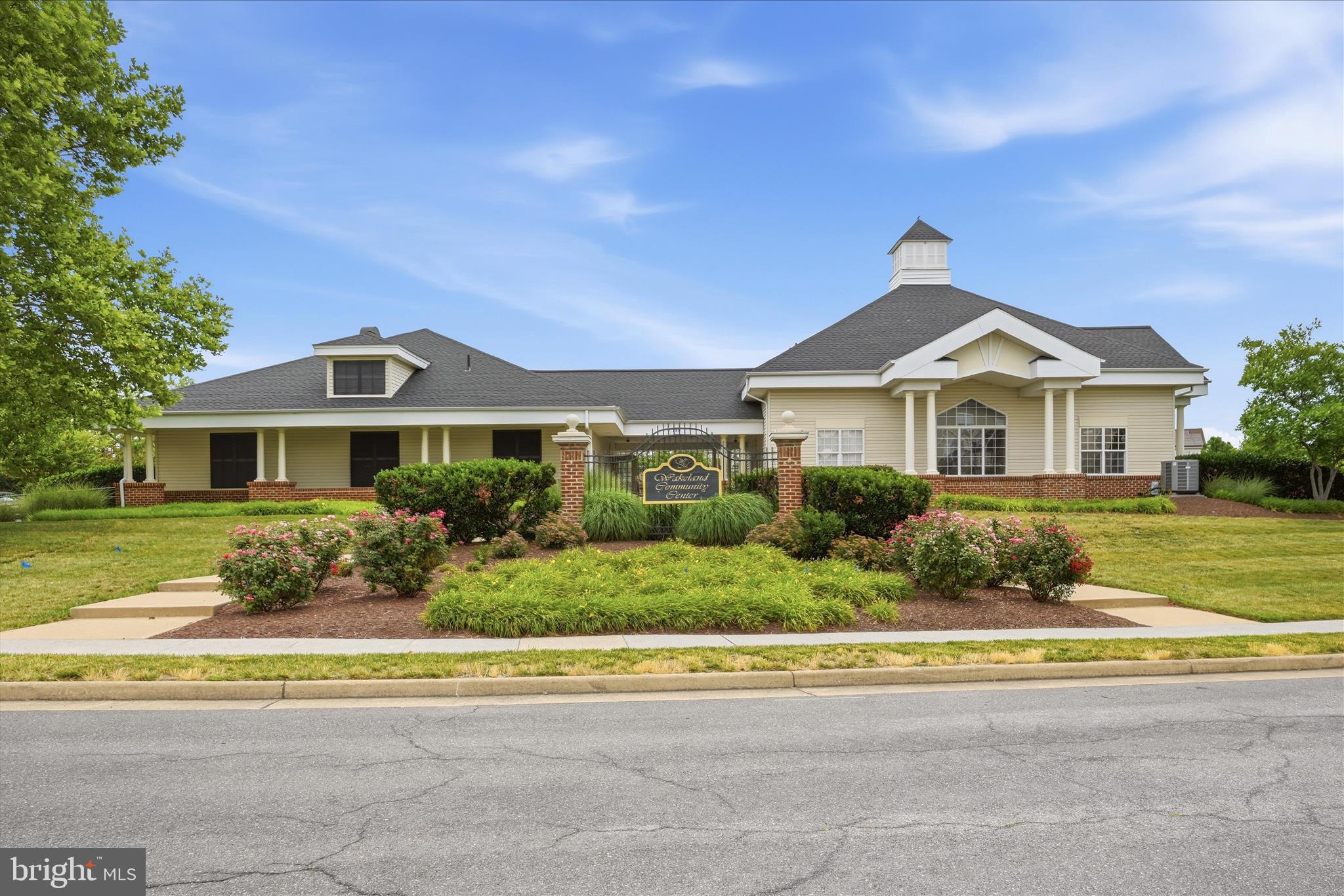 WAKELAND MANOR - Residential