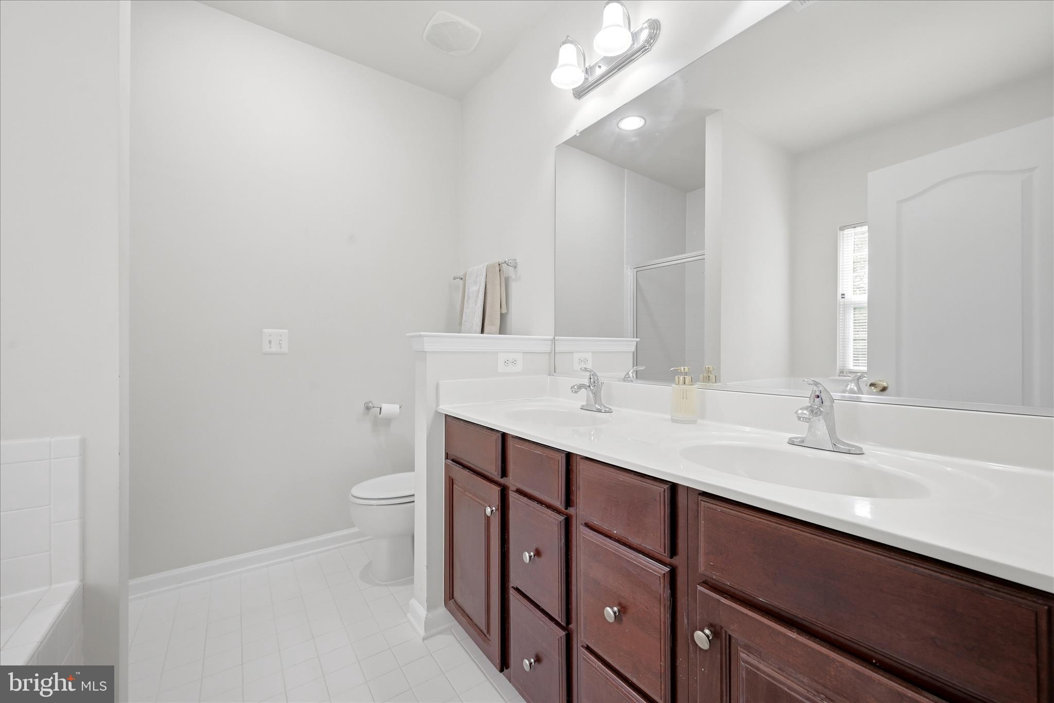 WAKELAND MANOR - Residential