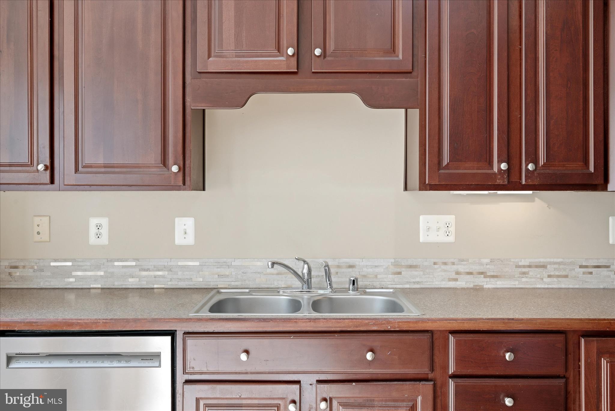 WAKELAND MANOR - Residential