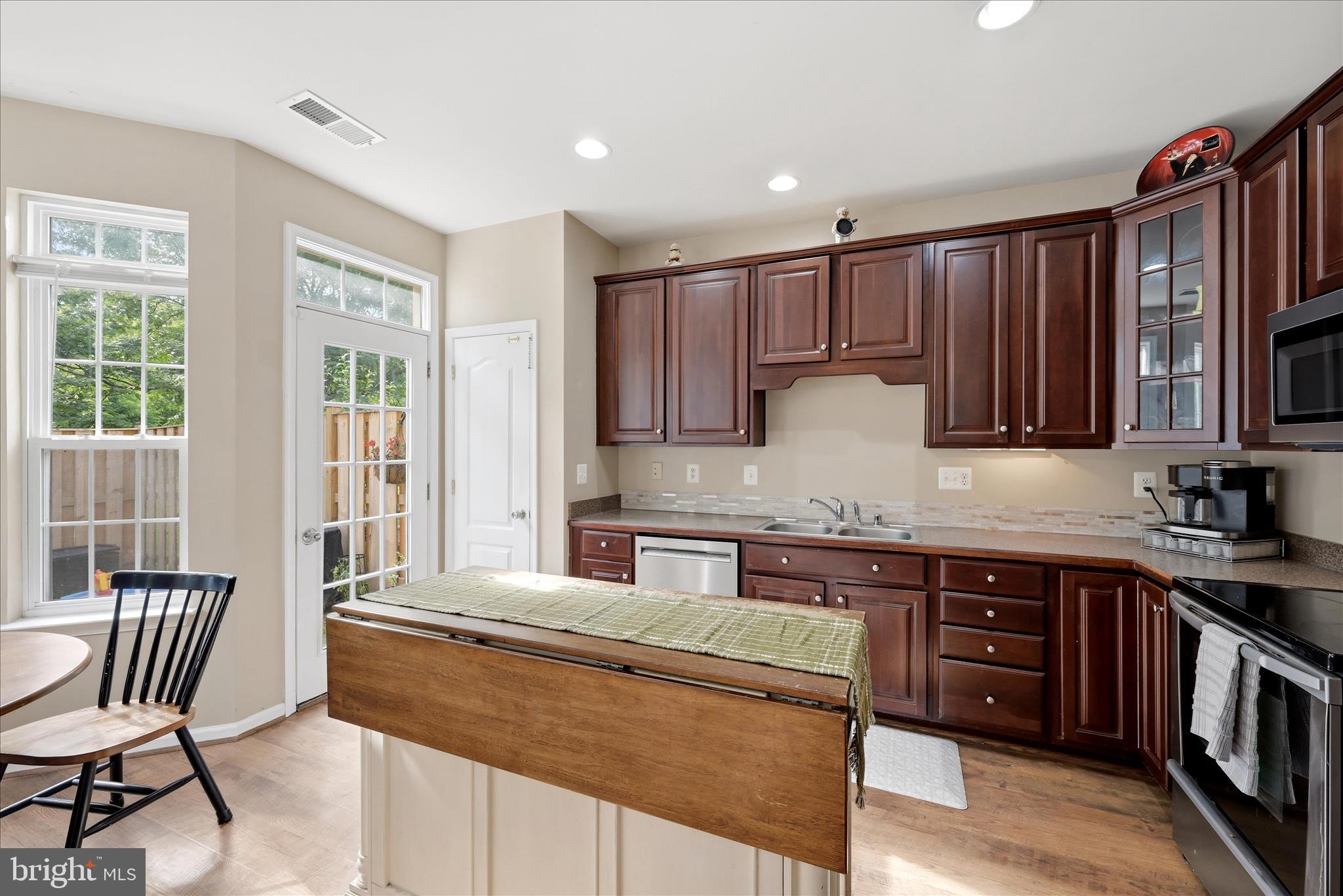 WAKELAND MANOR - Residential