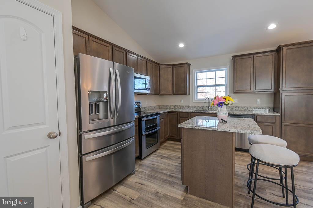 MIDDLE CREEK MANOR - Residential Lease