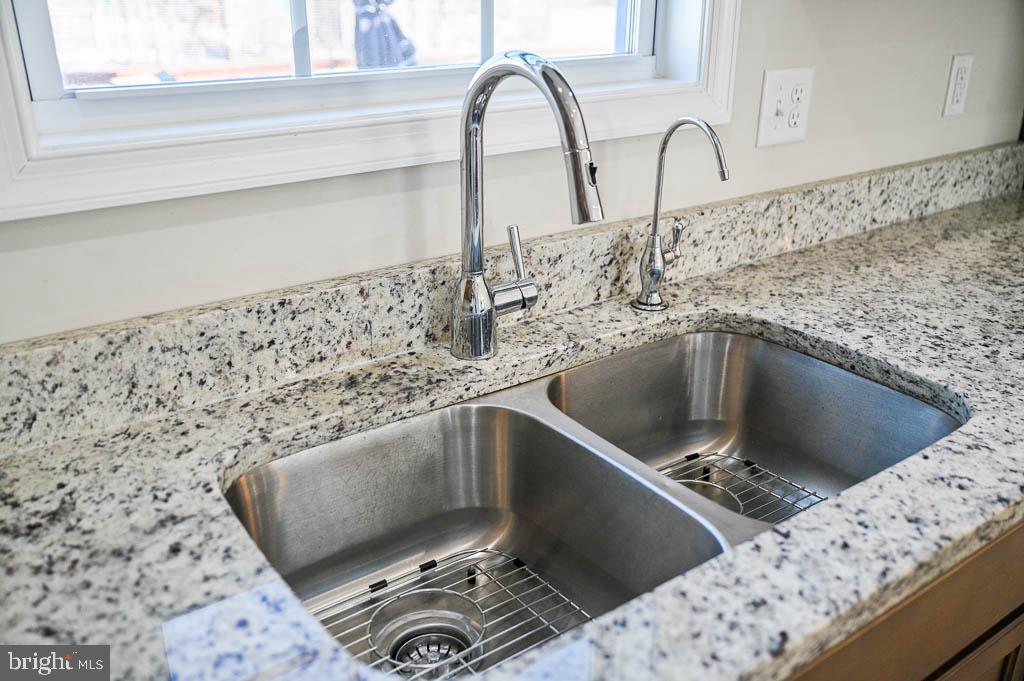 MIDDLE CREEK MANOR - Residential Lease