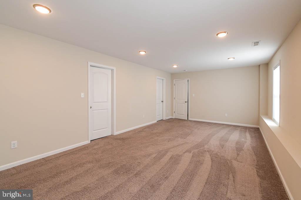 MIDDLE CREEK MANOR - Residential Lease