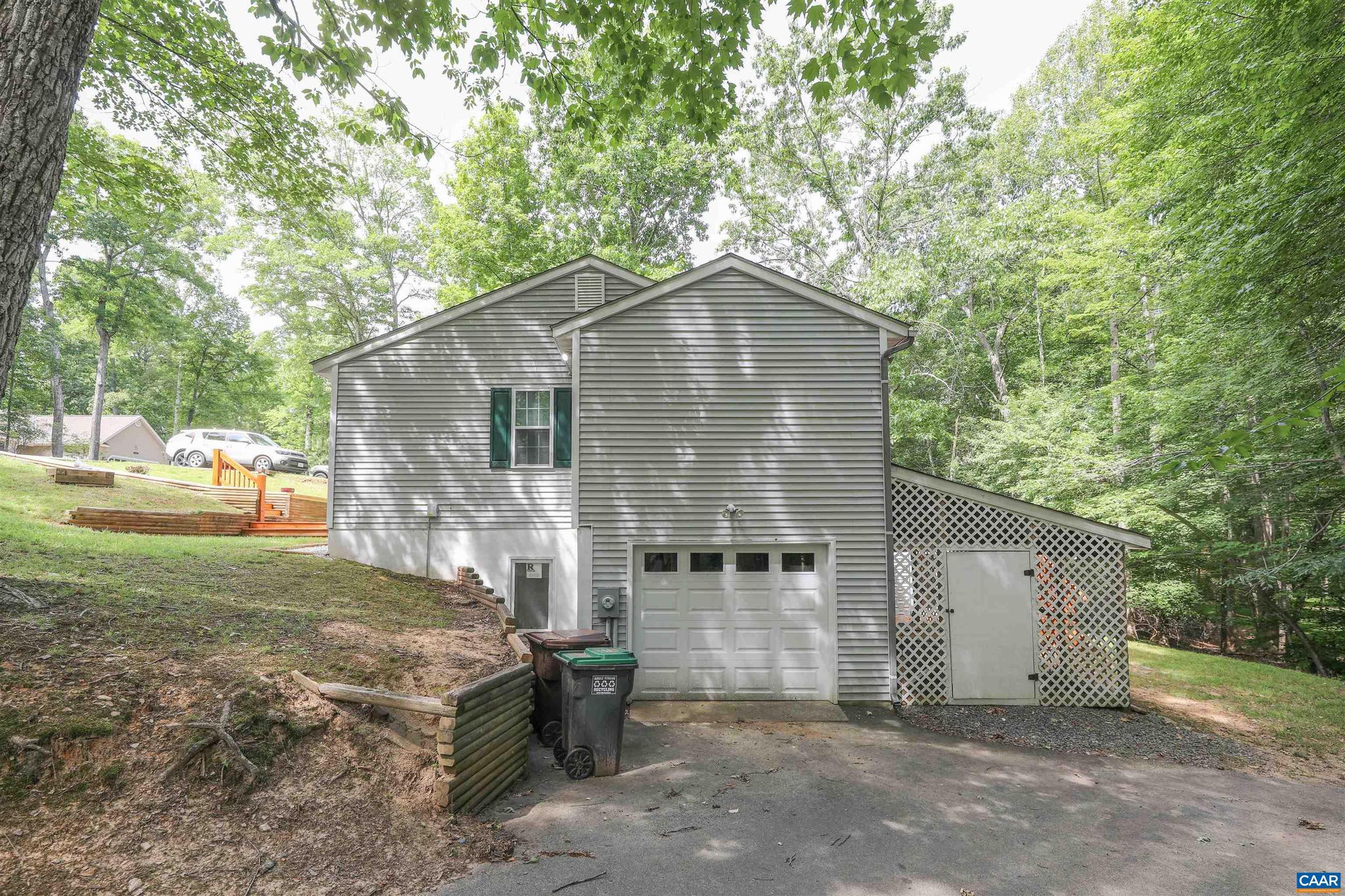 LAKE MONTICELLO - Residential
