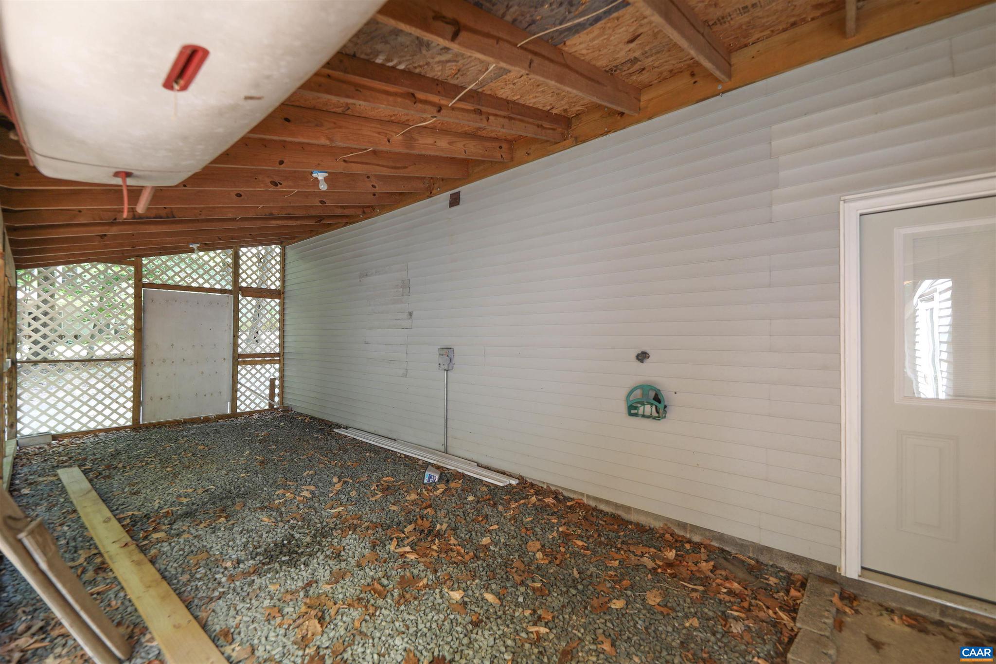 LAKE MONTICELLO - Residential