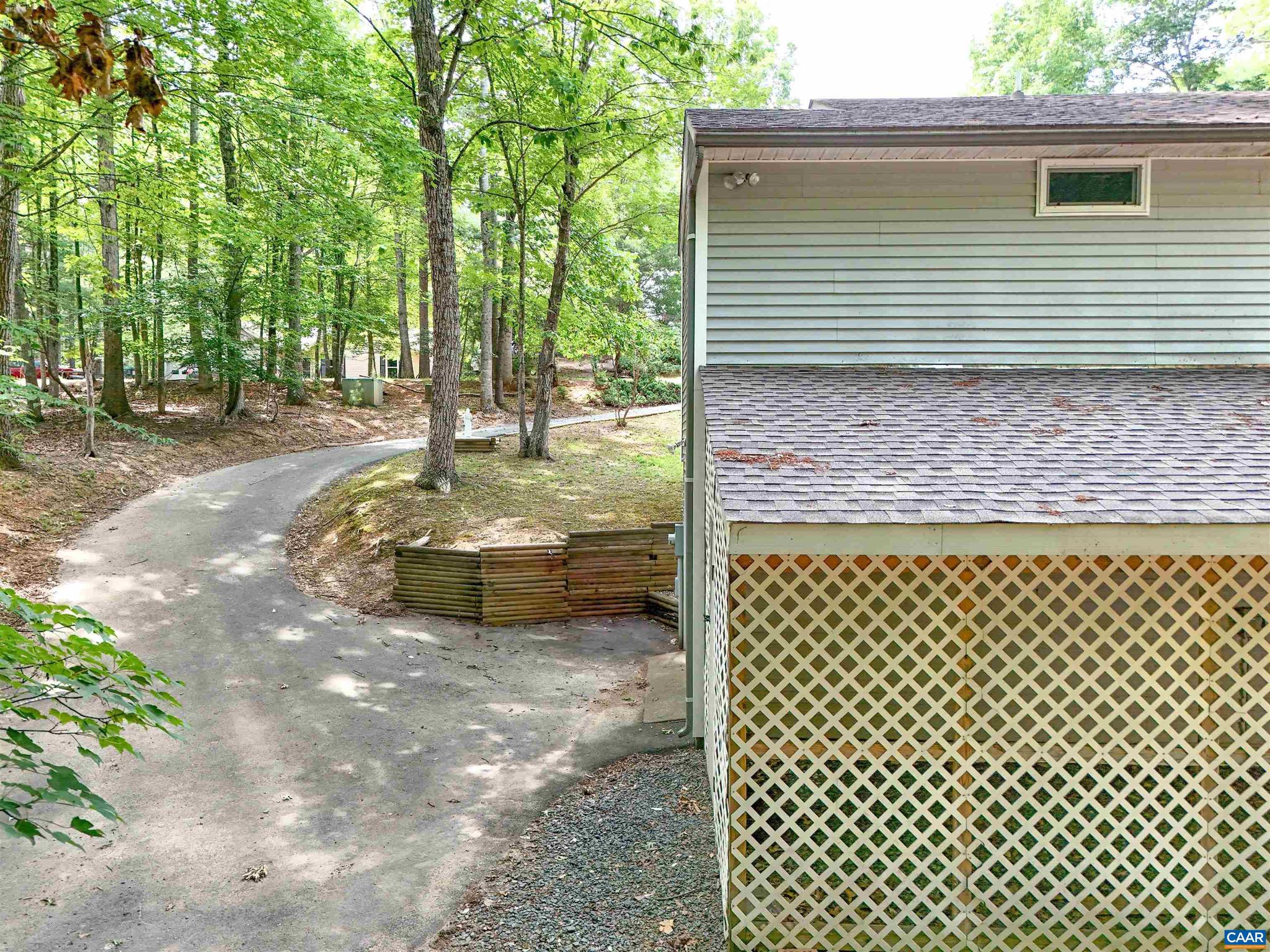 LAKE MONTICELLO - Residential