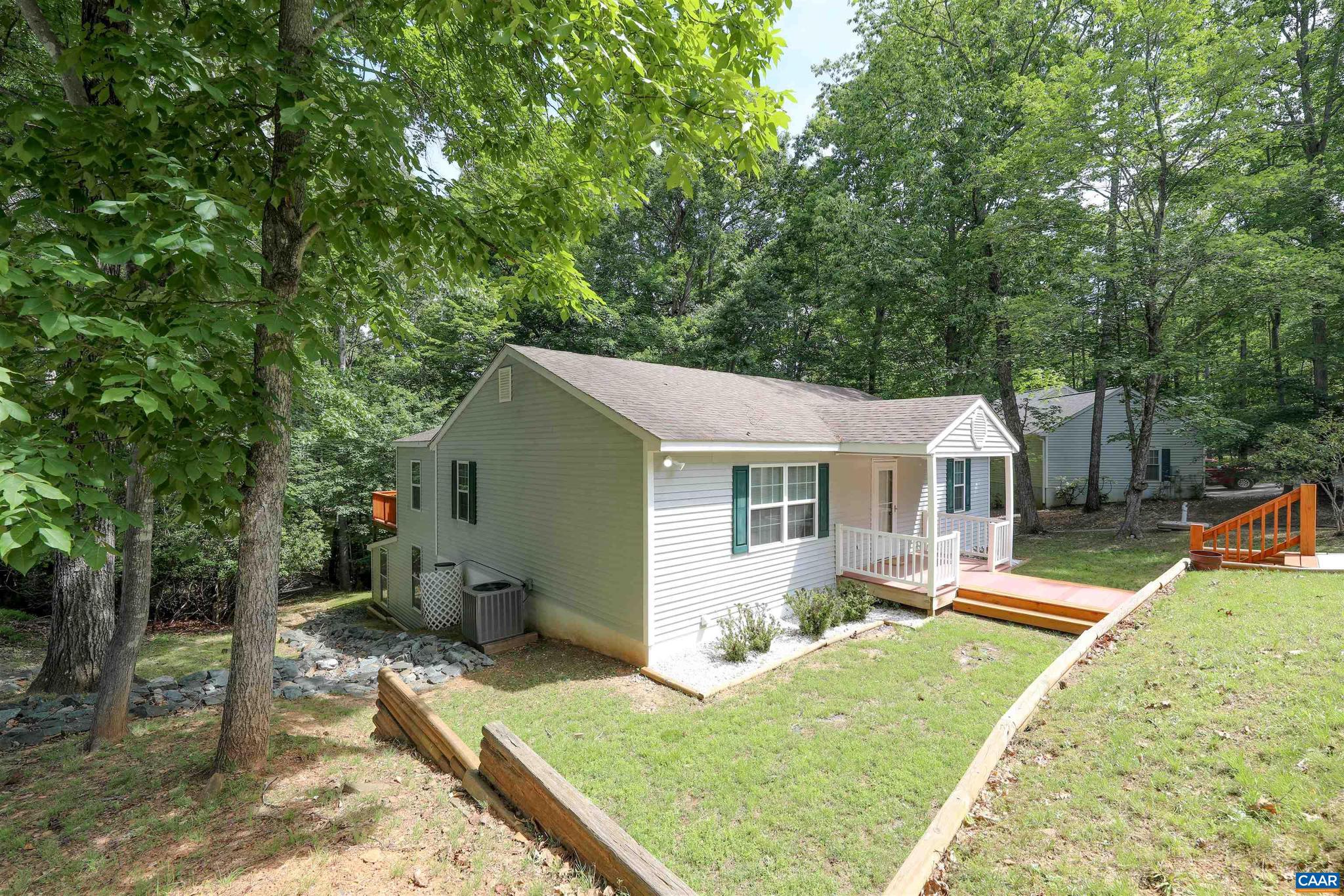 LAKE MONTICELLO - Residential
