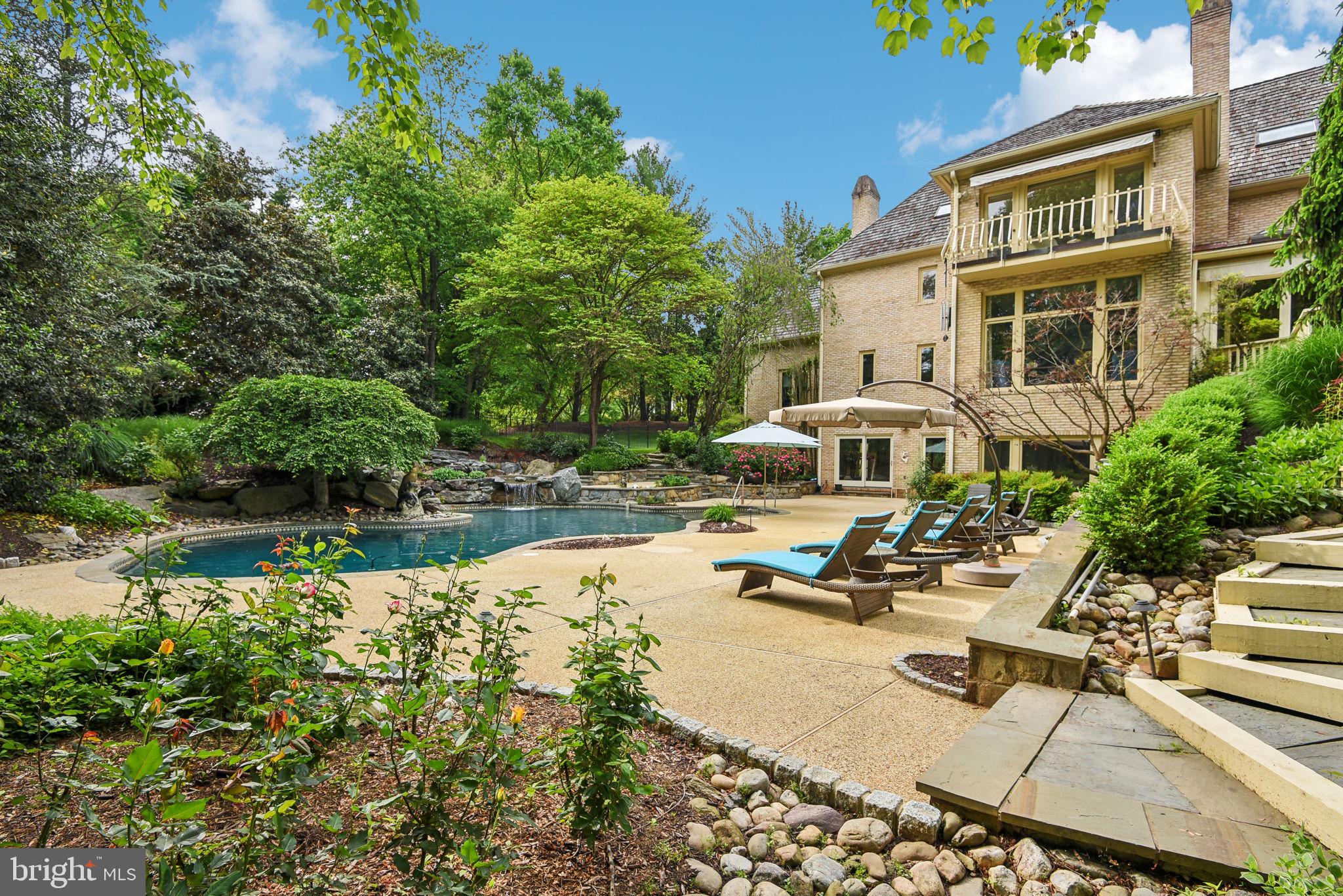 FALCONHURST - Residential