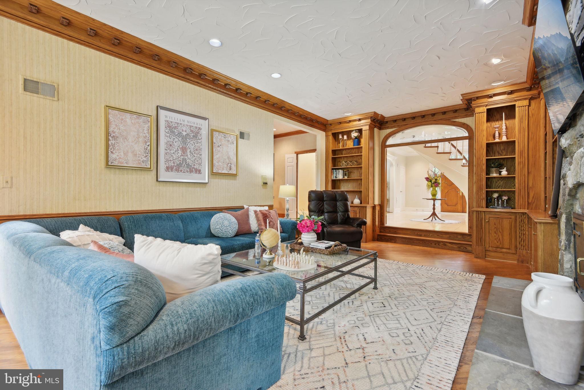 FALCONHURST - Residential