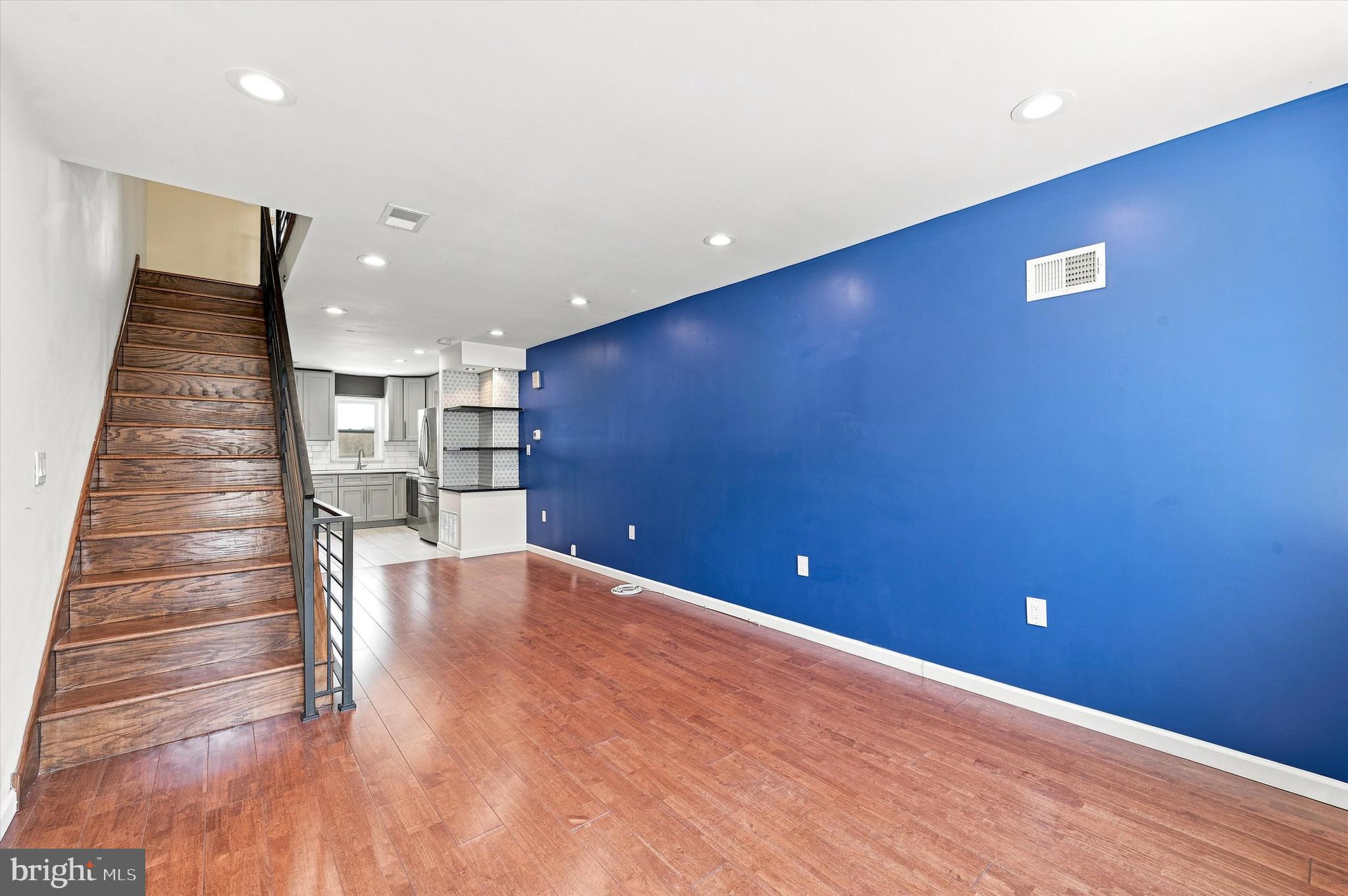 DICKINSON NARROWS - Residential