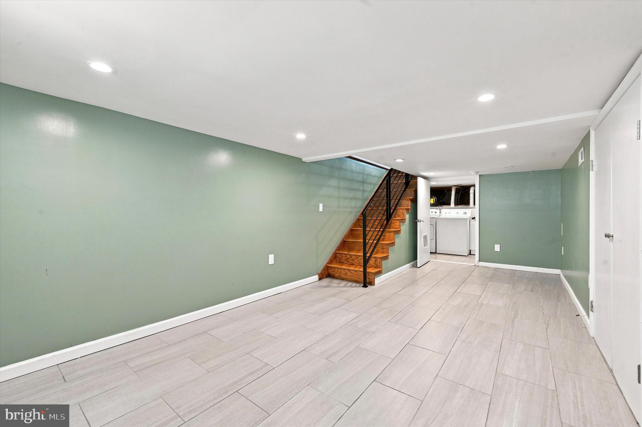 DICKINSON NARROWS - Residential