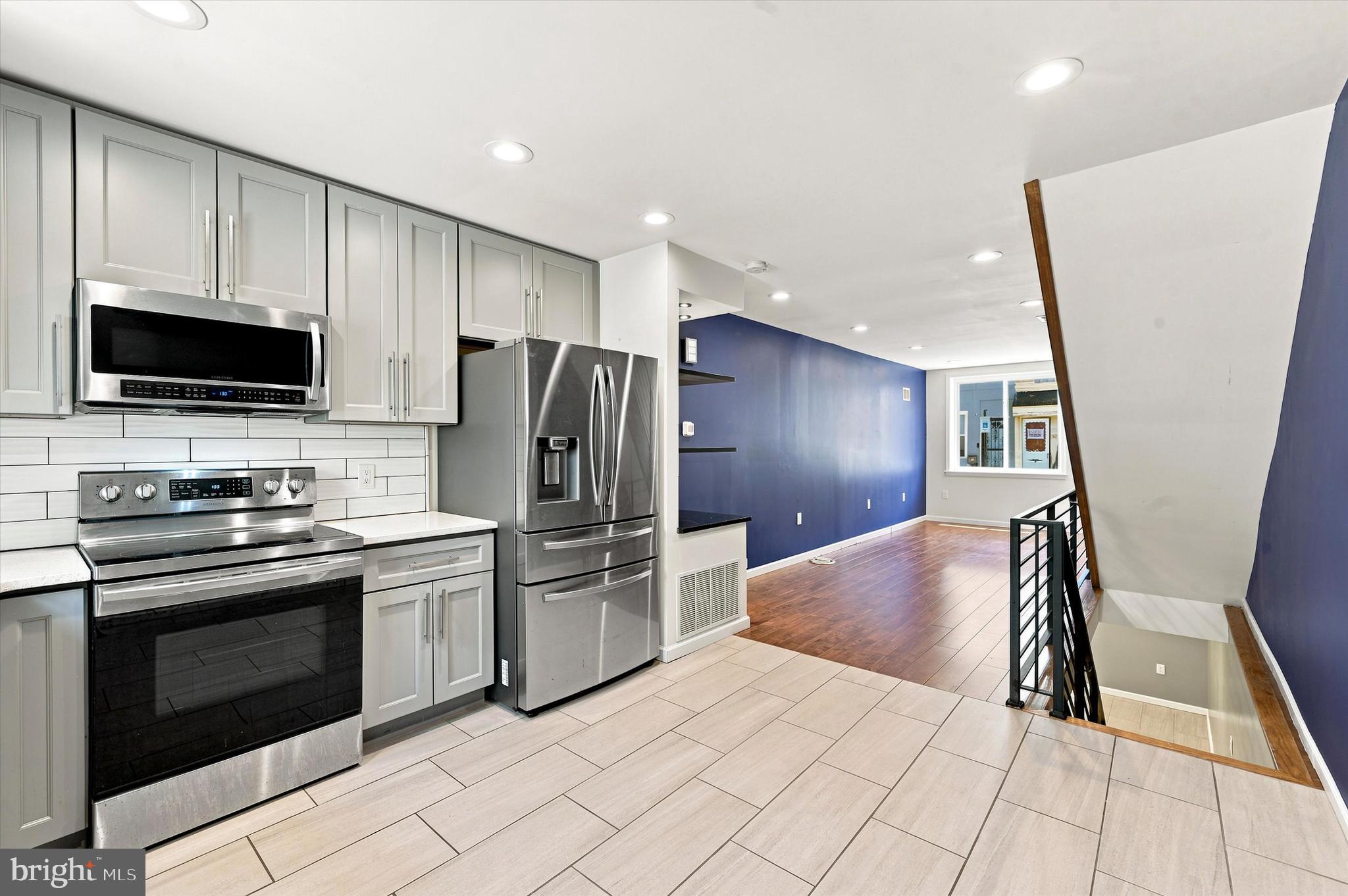 DICKINSON NARROWS - Residential