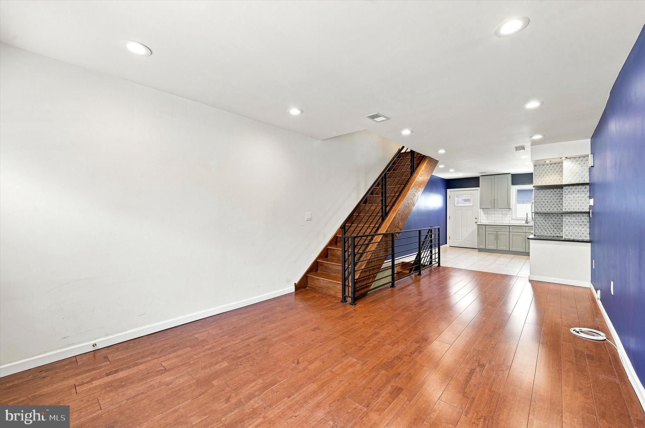DICKINSON NARROWS - Residential
