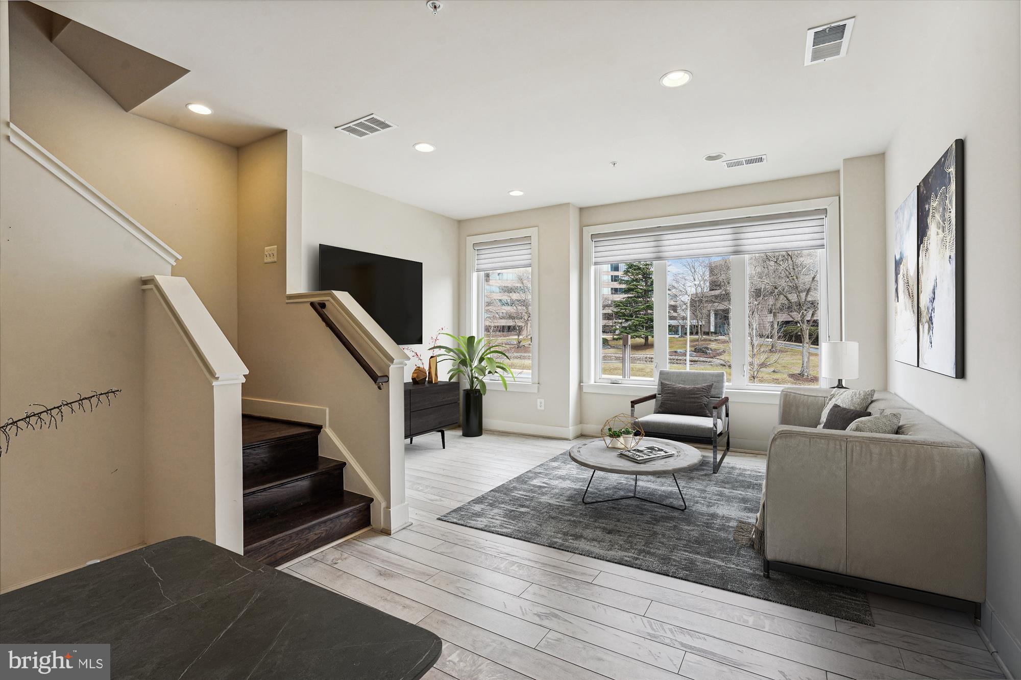 MONTGOMERY ROW - Residential