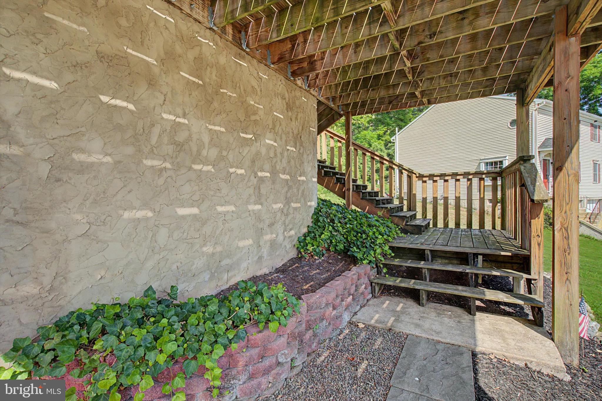 MOHNTON LAWN - Residential