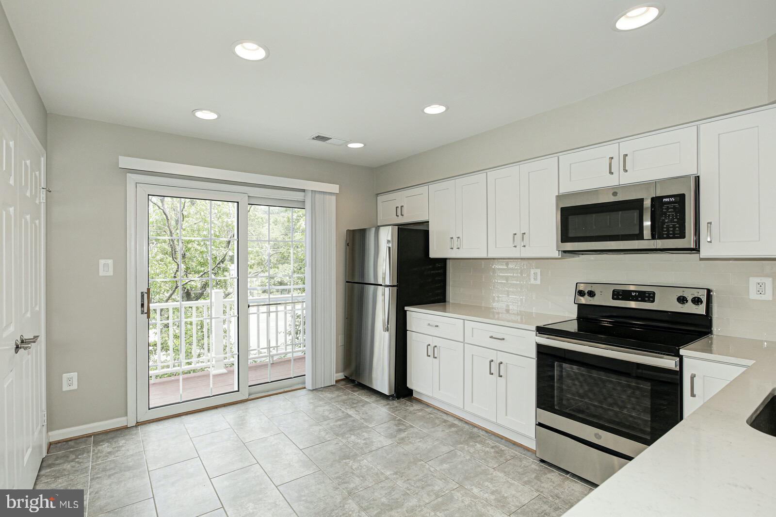 ARLINGTON RIDGE - Residential Lease