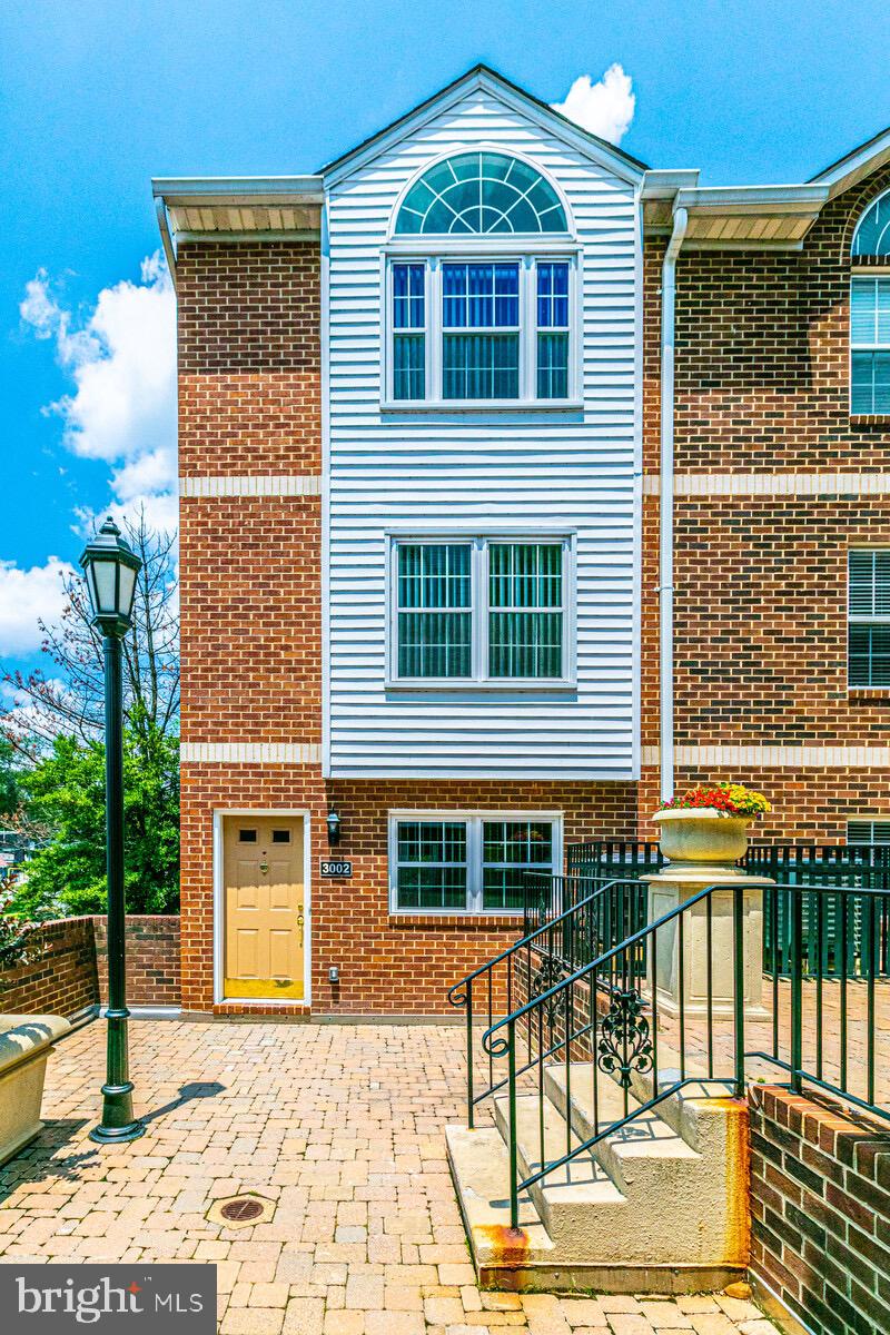 3 BED 3.5 BATH 2 CAR GARAGE TOWNHOUSE IN ARLINGTON RIDGE. Beautifully updated townhouse in the sought after Arlington Ridge neighborhood. Minutes to Crystal City, Pentagon City, the Pentagon and D.C. 3 Bedrooms, 3.5 Bathrooms on 3 levels. Underground garage with 2 private garage spaces. Spacious master bedroom with walk in closet. Primary bathroom has jetted tub. This townhouse is move in ready! All bedrooms have ensuite bathrooms! Available April1.