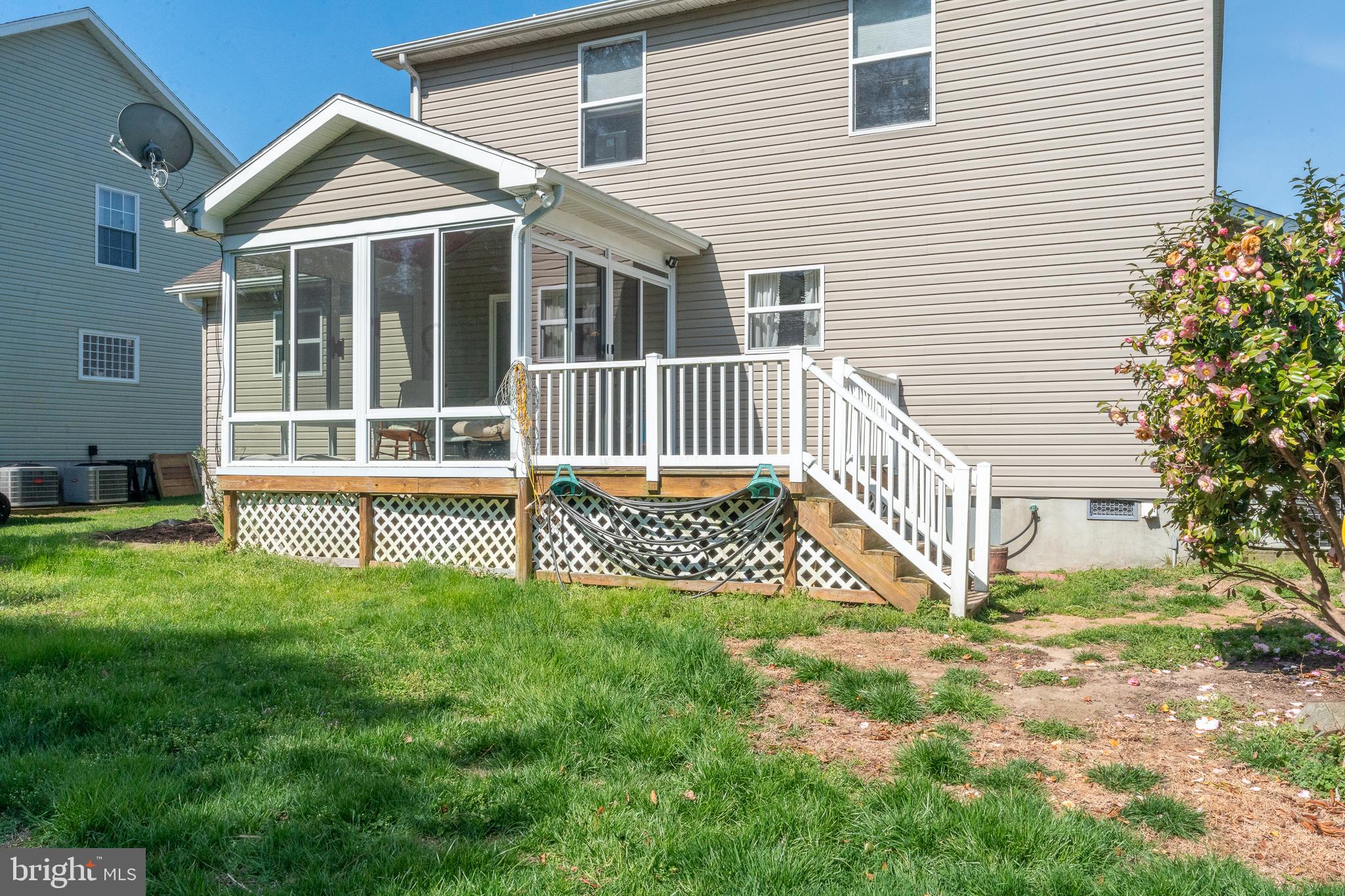 CAPTAIN'S COVE - Residential