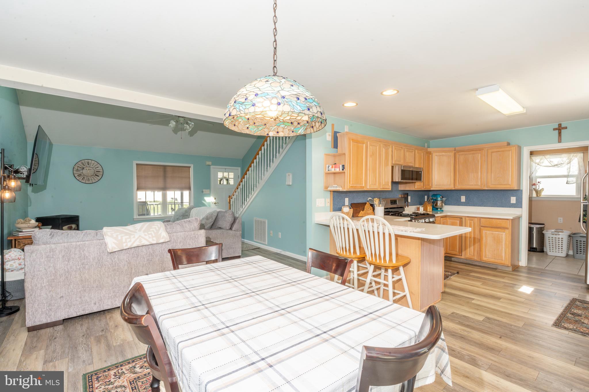 CAPTAIN'S COVE - Residential