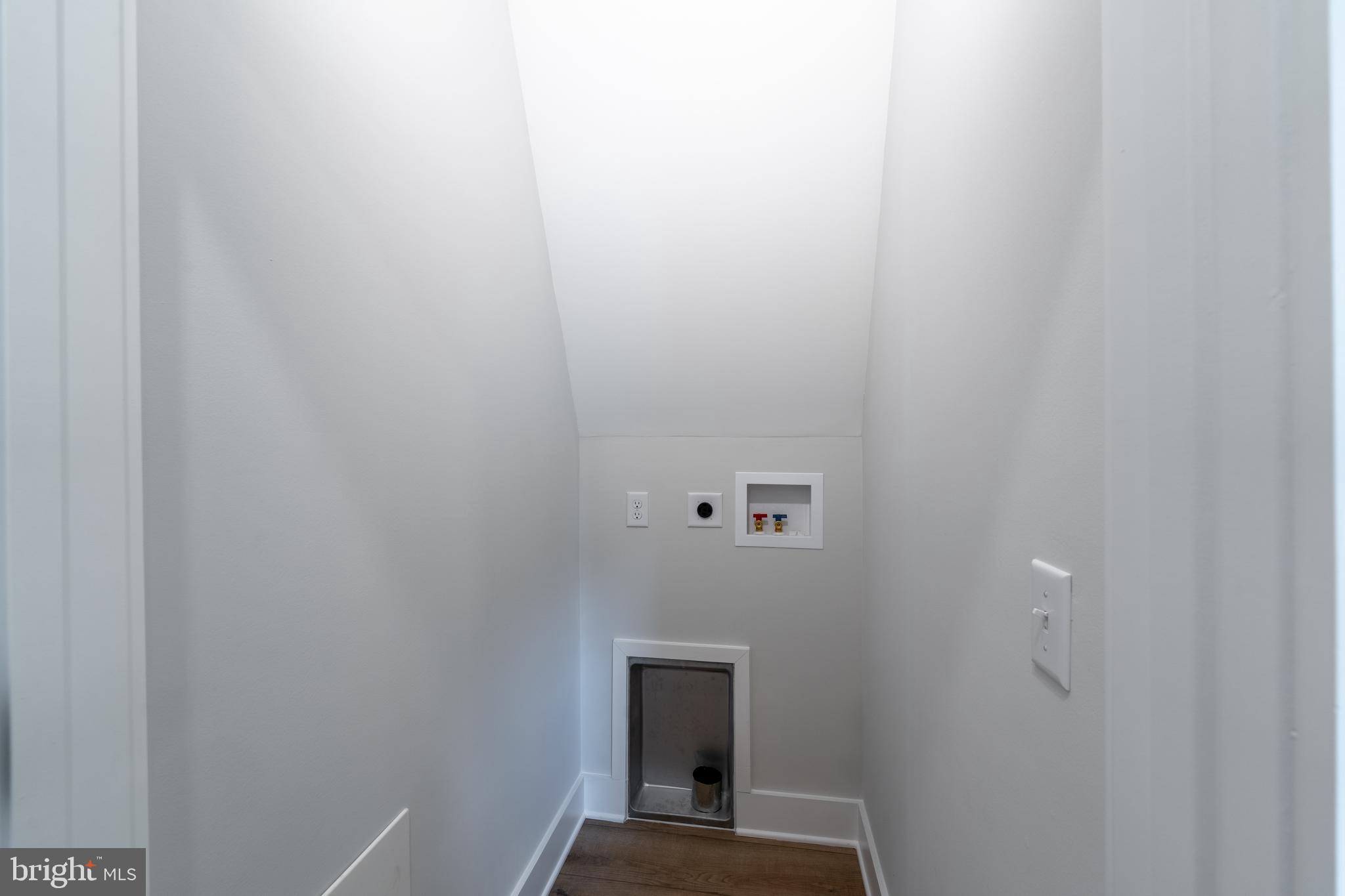 ELMHURST - Residential