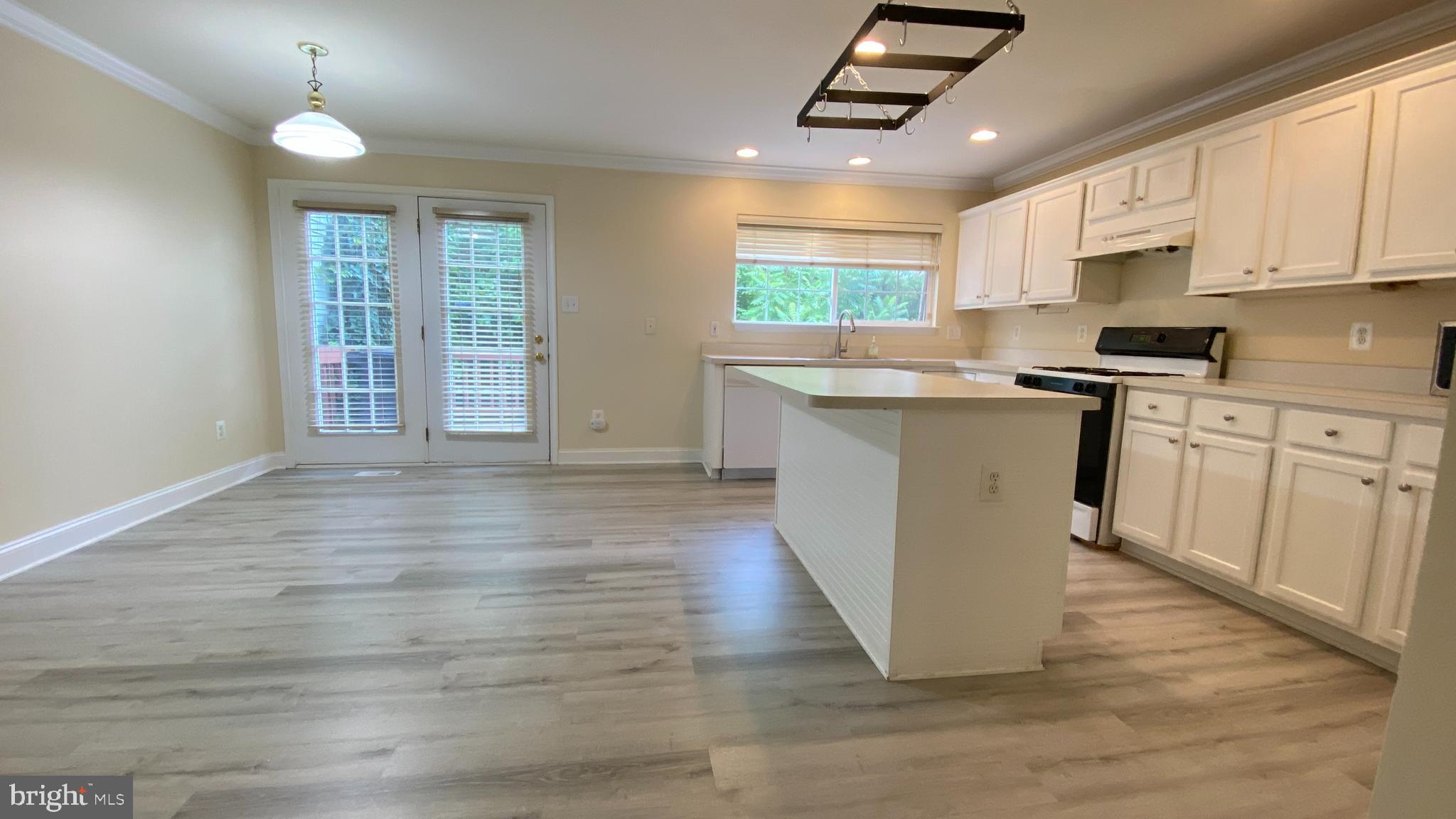 PARADISE - Residential Lease