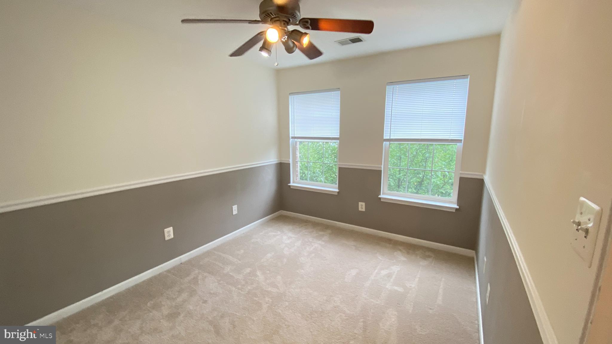 PARADISE - Residential Lease