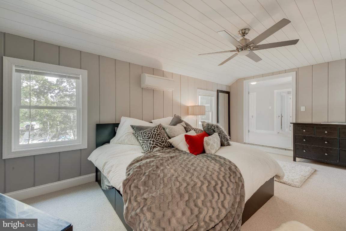 EDGEWATER - Residential