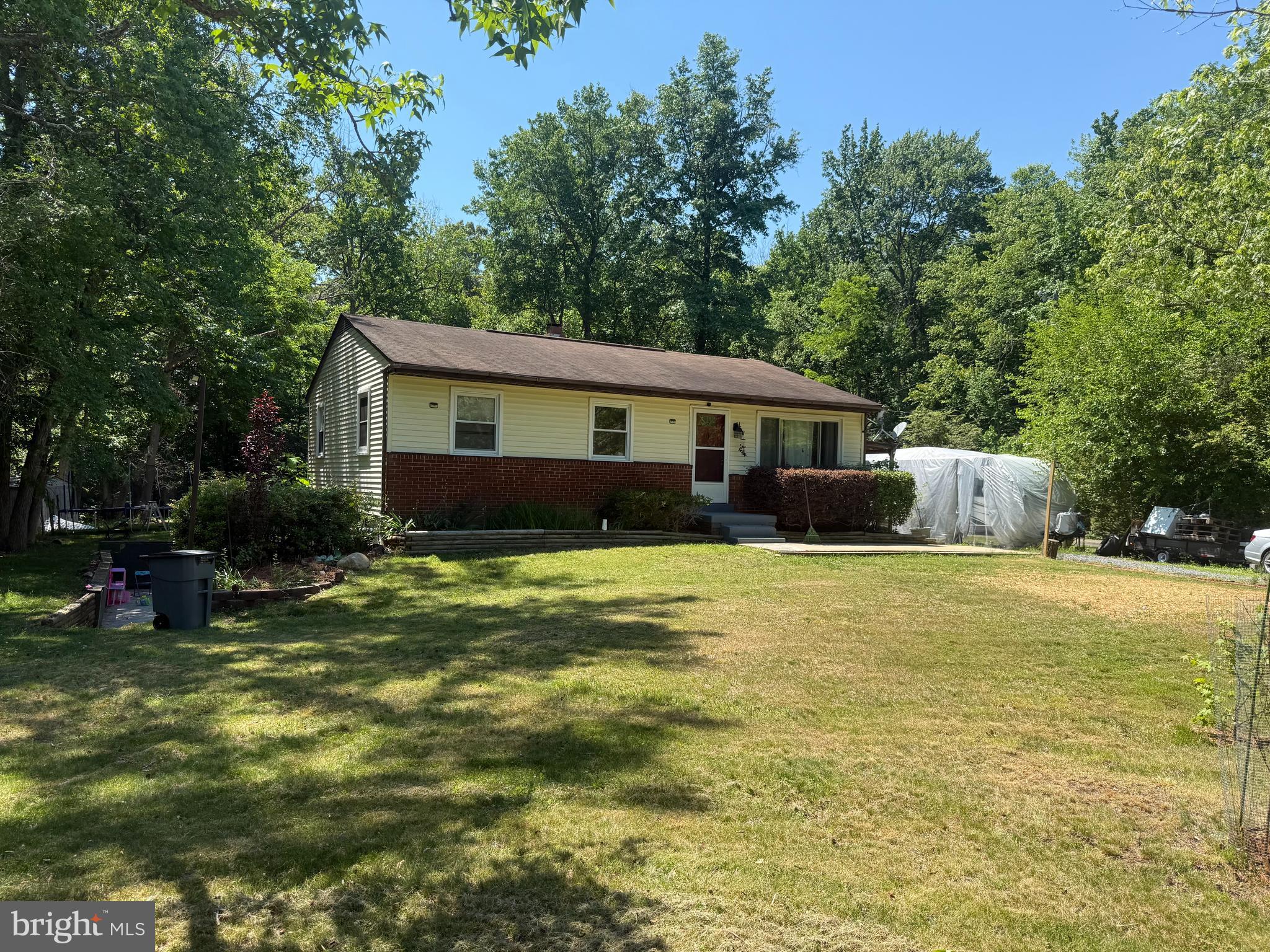 Nice single family house with 3 bedroom and 2 full bathroom plus a  den 
This charming rambler is the perfect place for you to call home! Quiet neighborhood with a cul-de-sac offers privacy, while the just over two acre lot gives you plenty of room to stretch out and do family activities. 
Full finish basement with a big den that can be use a a bedroom   and full bathroom 
The septic was replace in 2023 , come and see it!!!