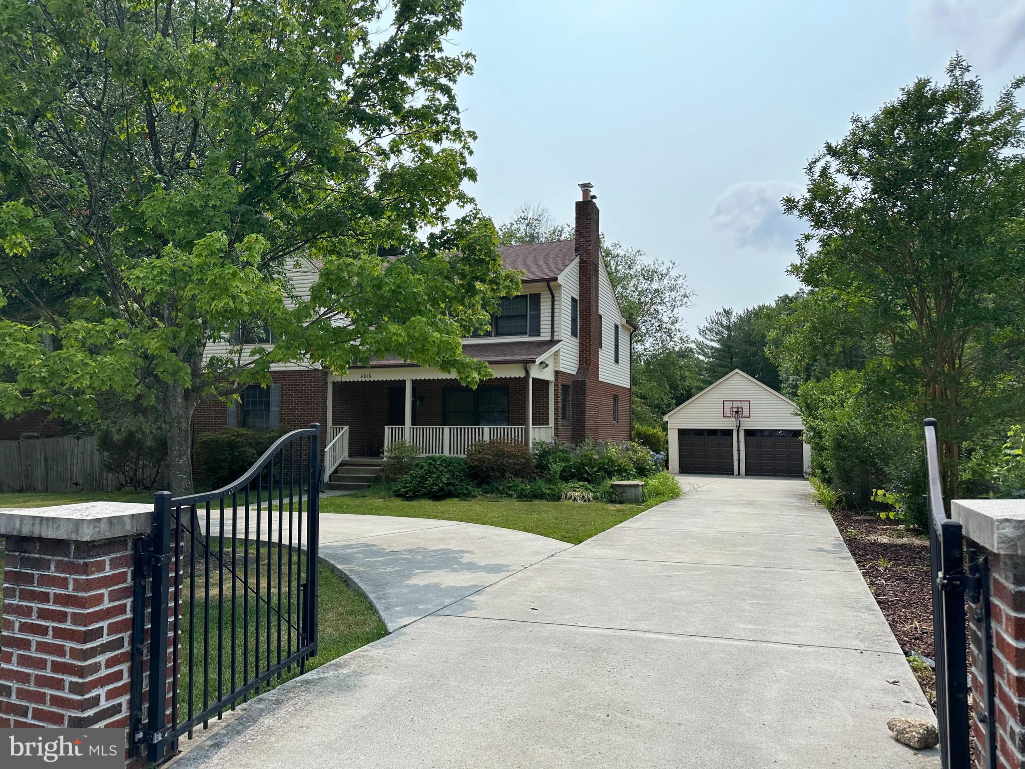 HOLLY PARK - Residential Lease