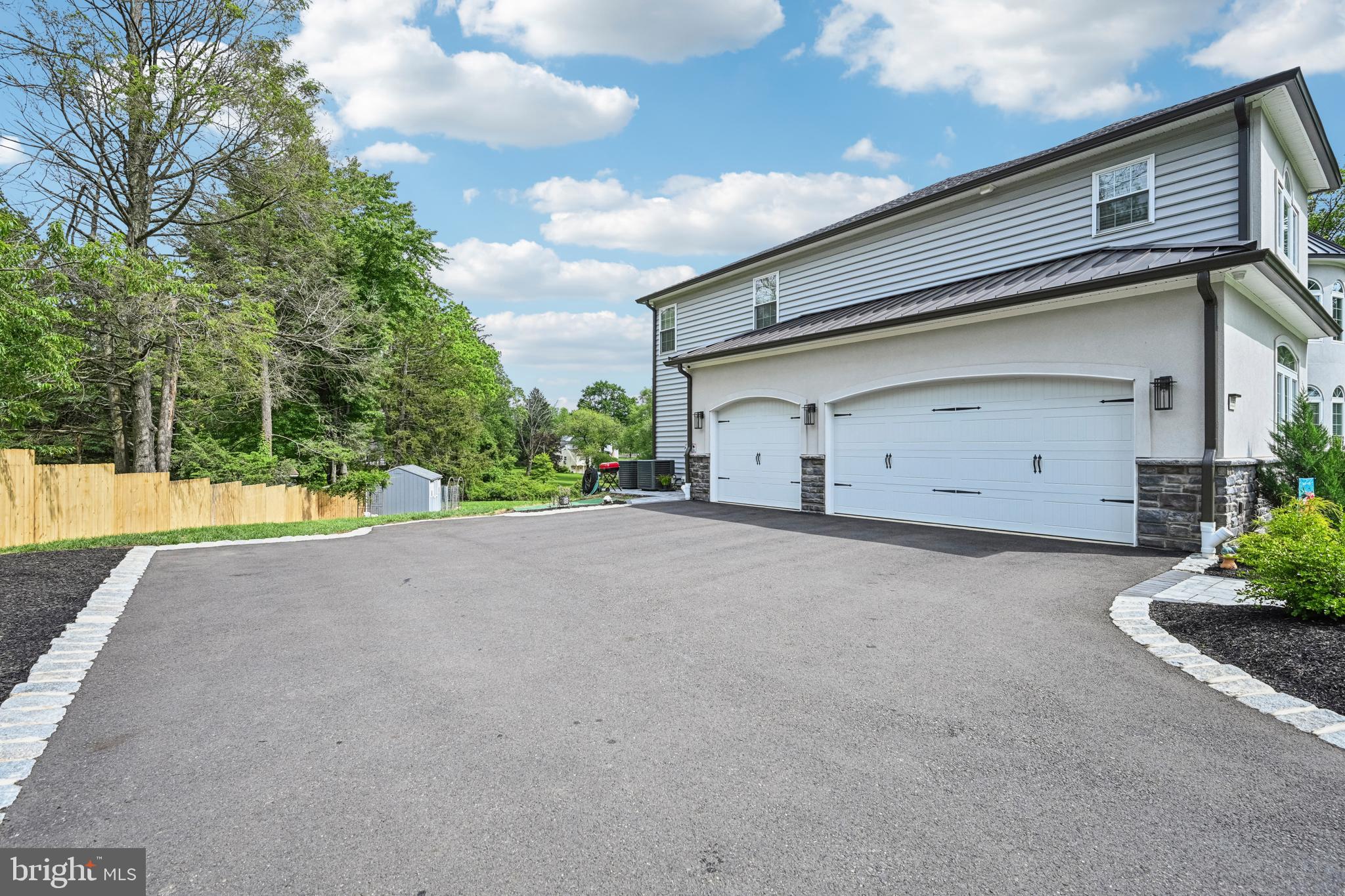 HUNTINGDON VALLEY - Residential
