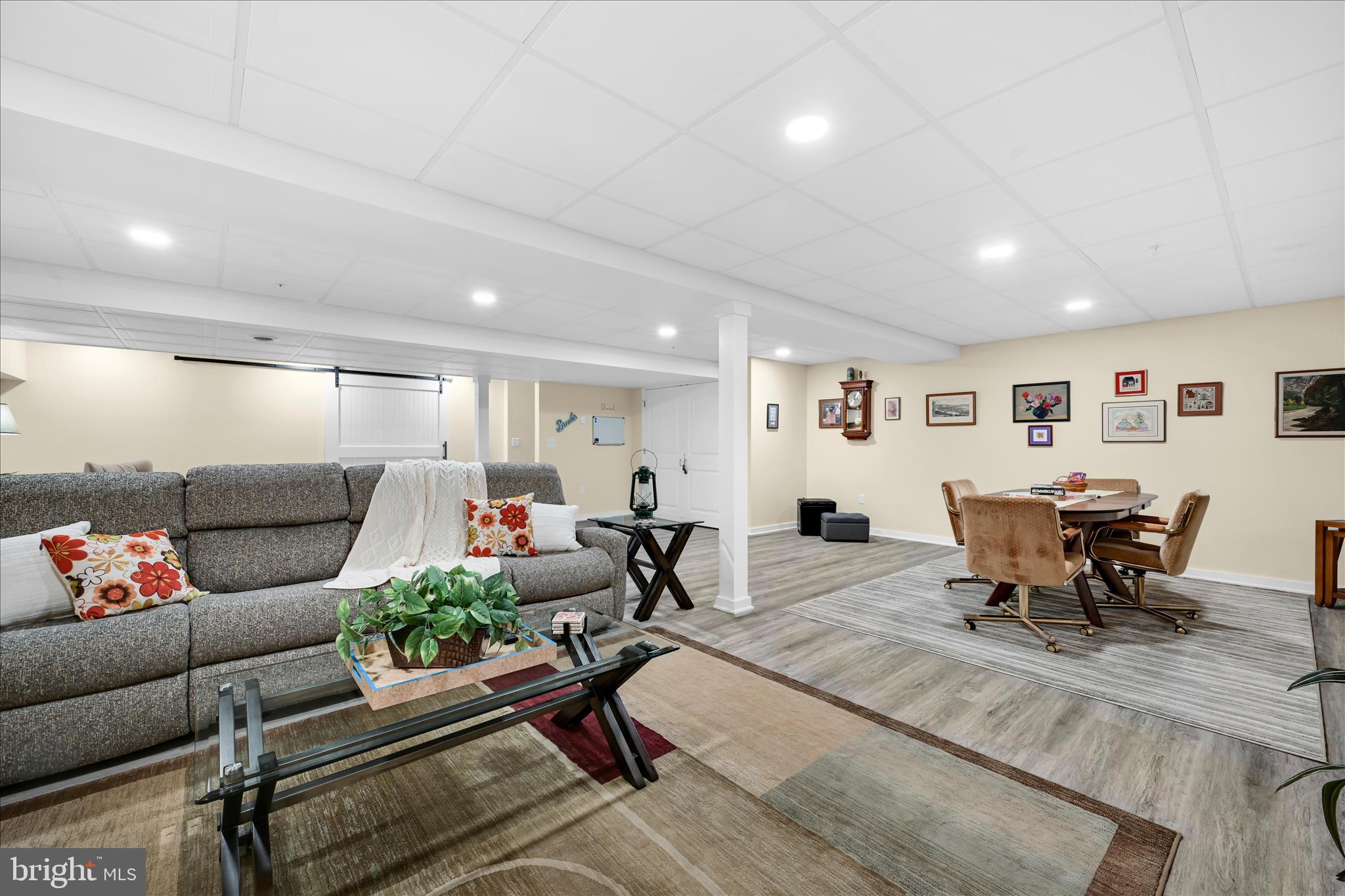 WOODS EDGE - Residential