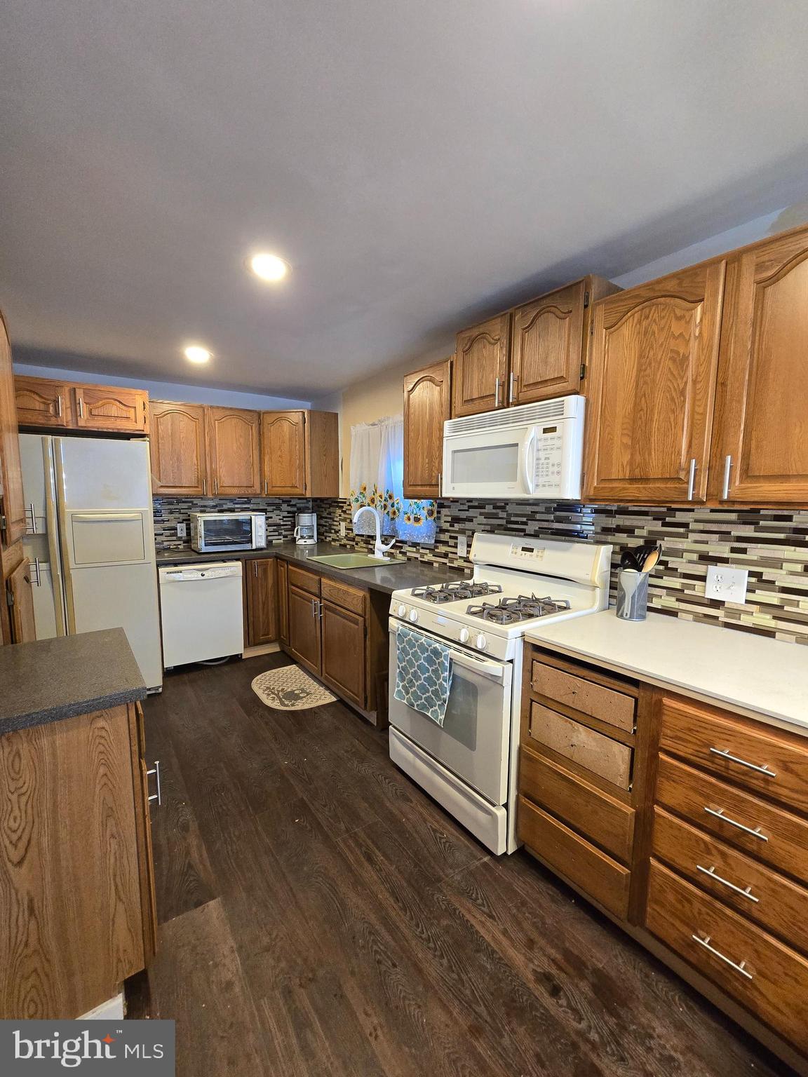 MOUNT CARMEL AREA - Residential