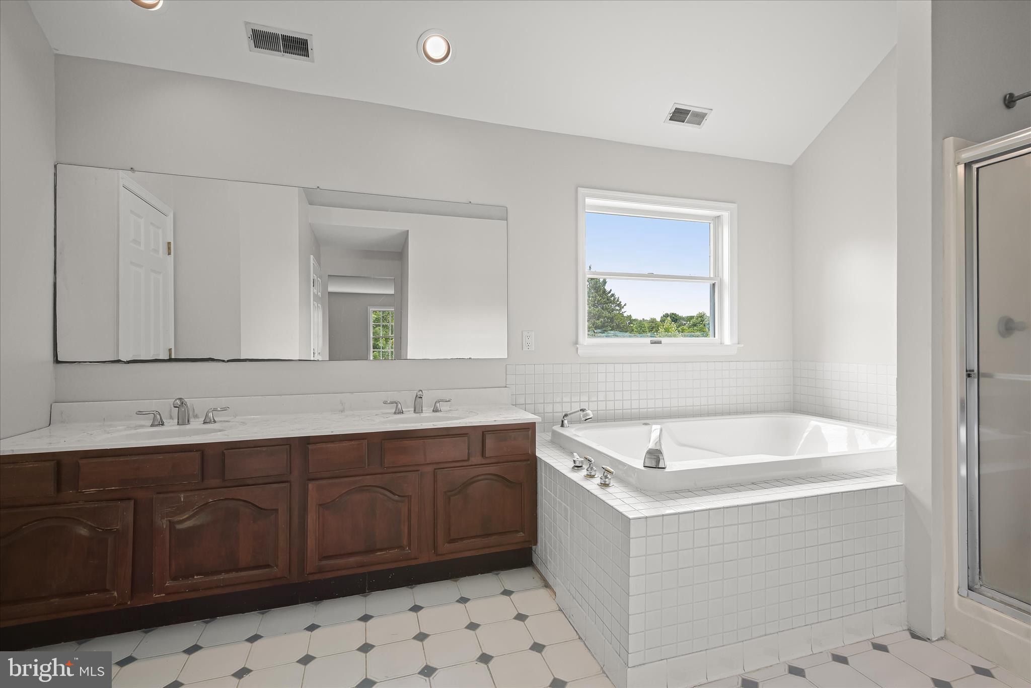 KINGS GRANT - Residential