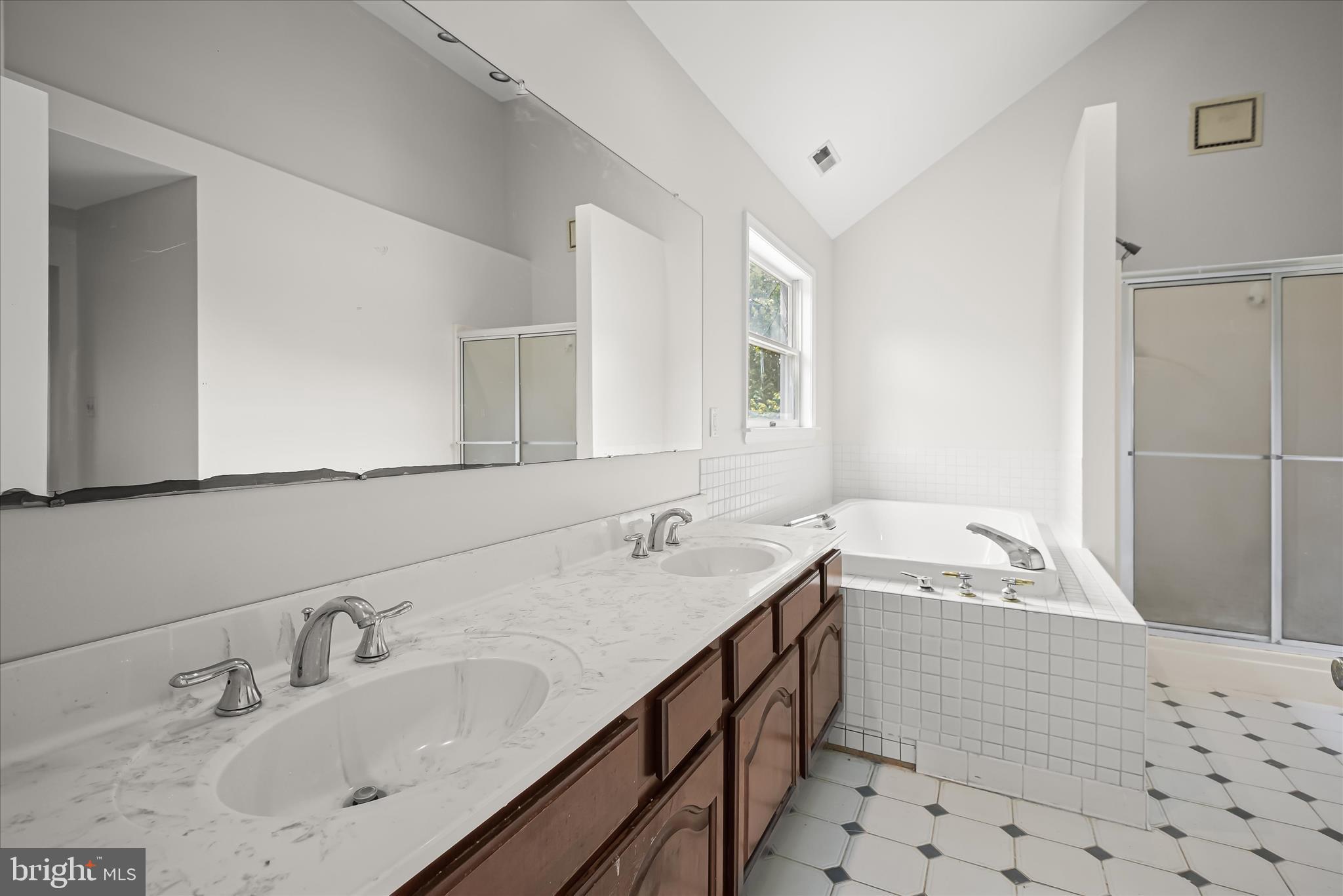 KINGS GRANT - Residential