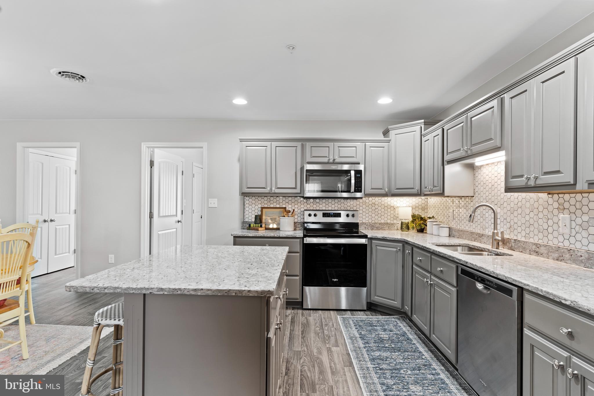 THORNWOOD VILLAGE - Residential