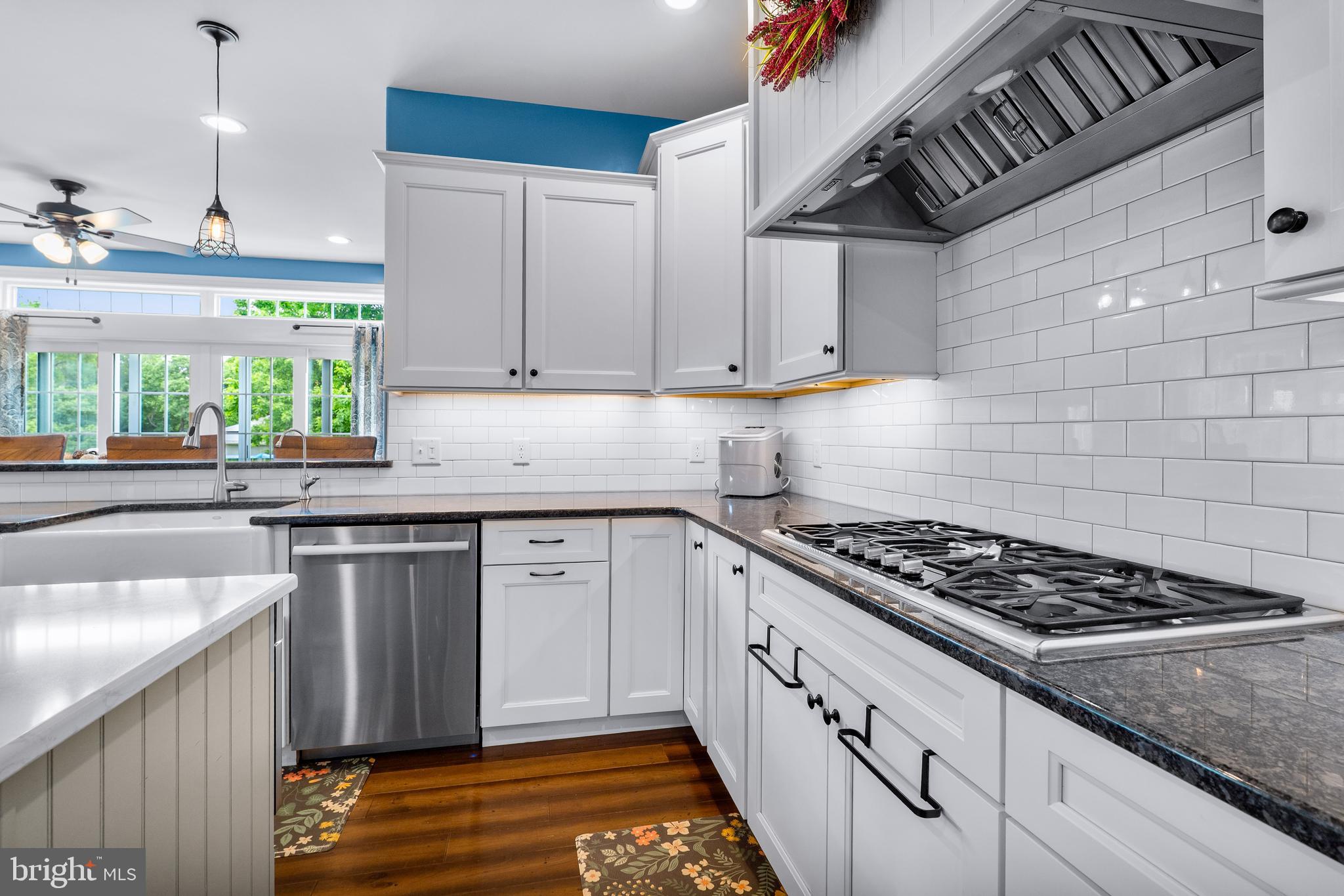 SUNSET KNOLL - Residential