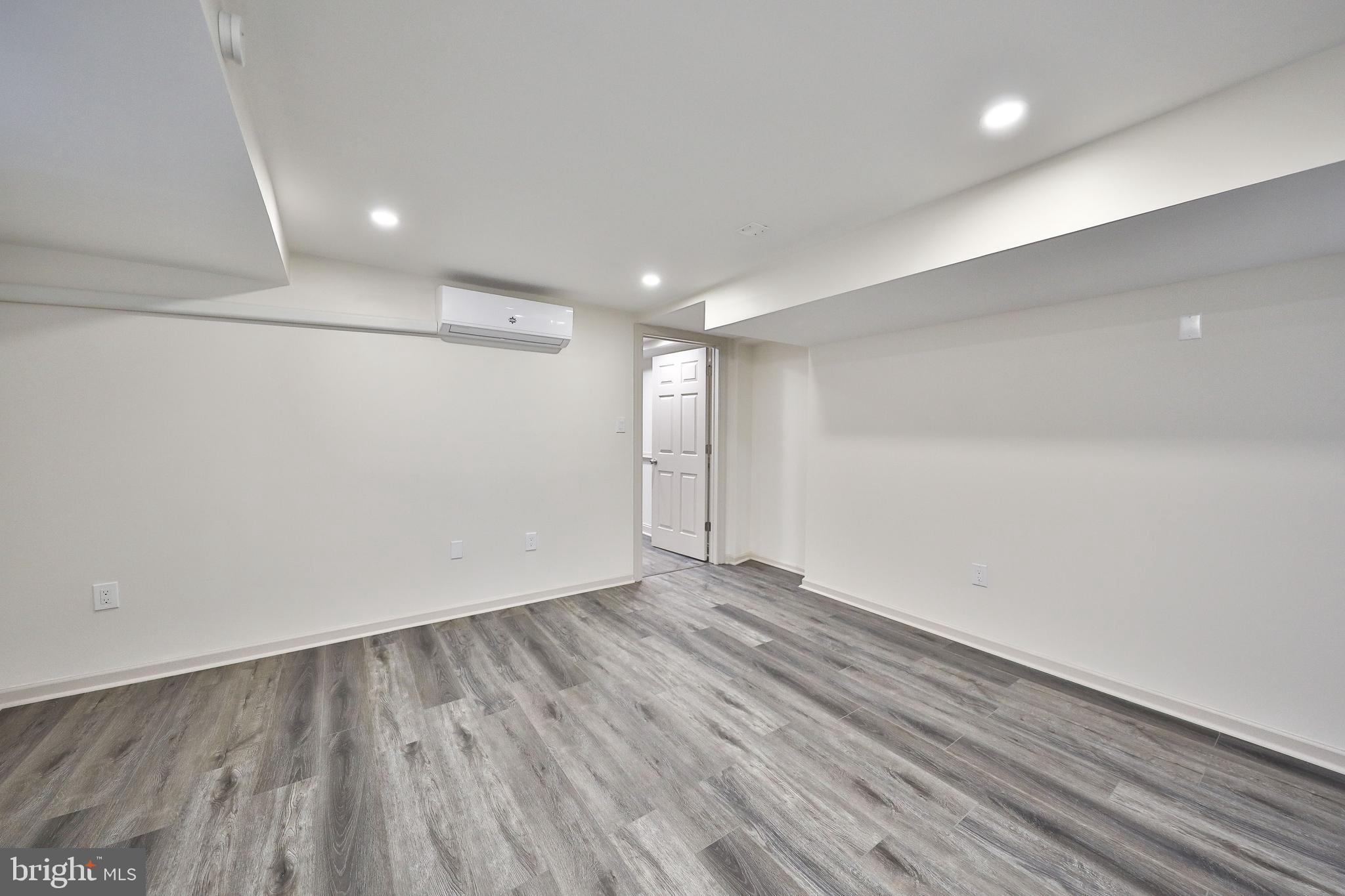 ROCKLEDGE - Residential Lease