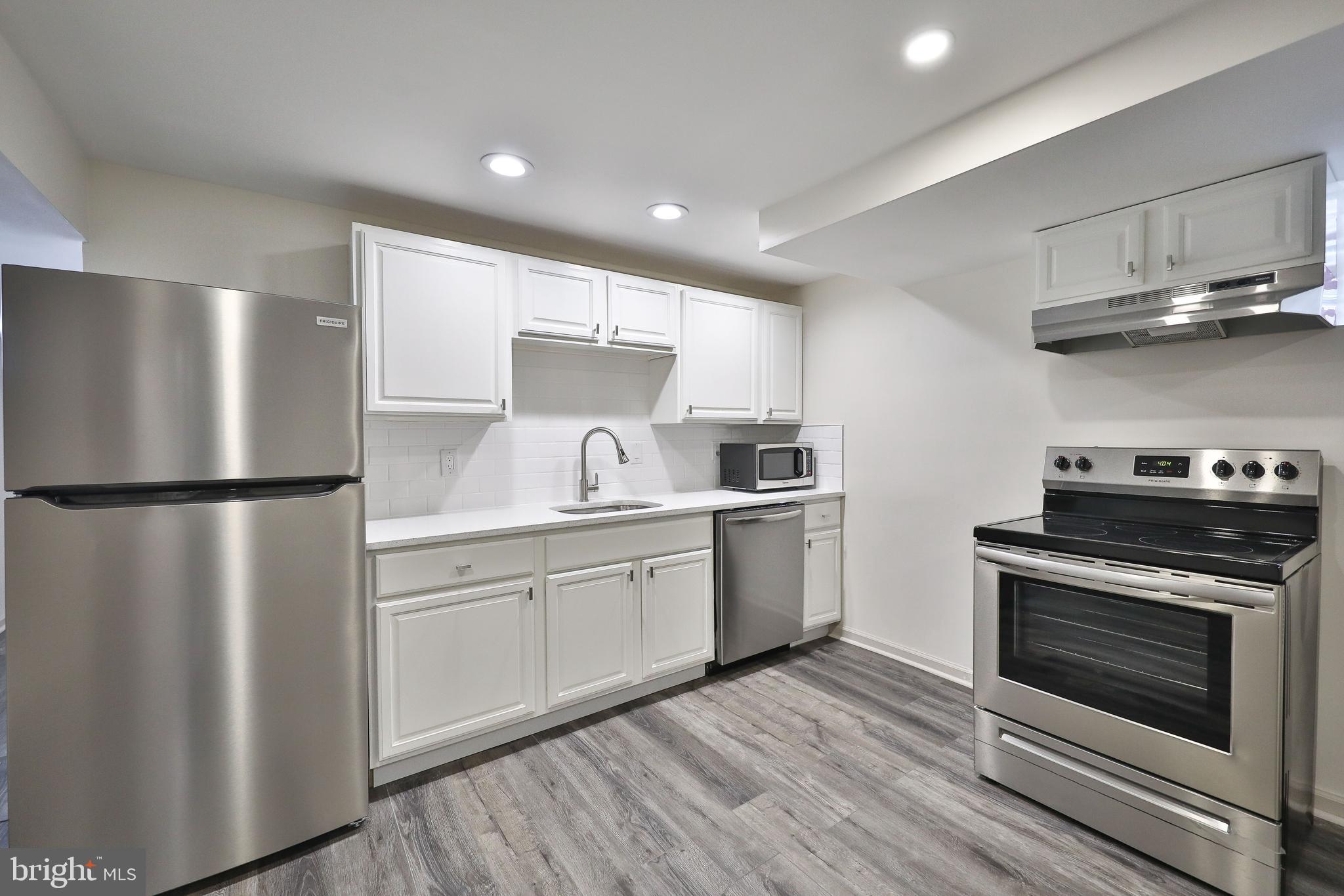 ROCKLEDGE - Residential Lease