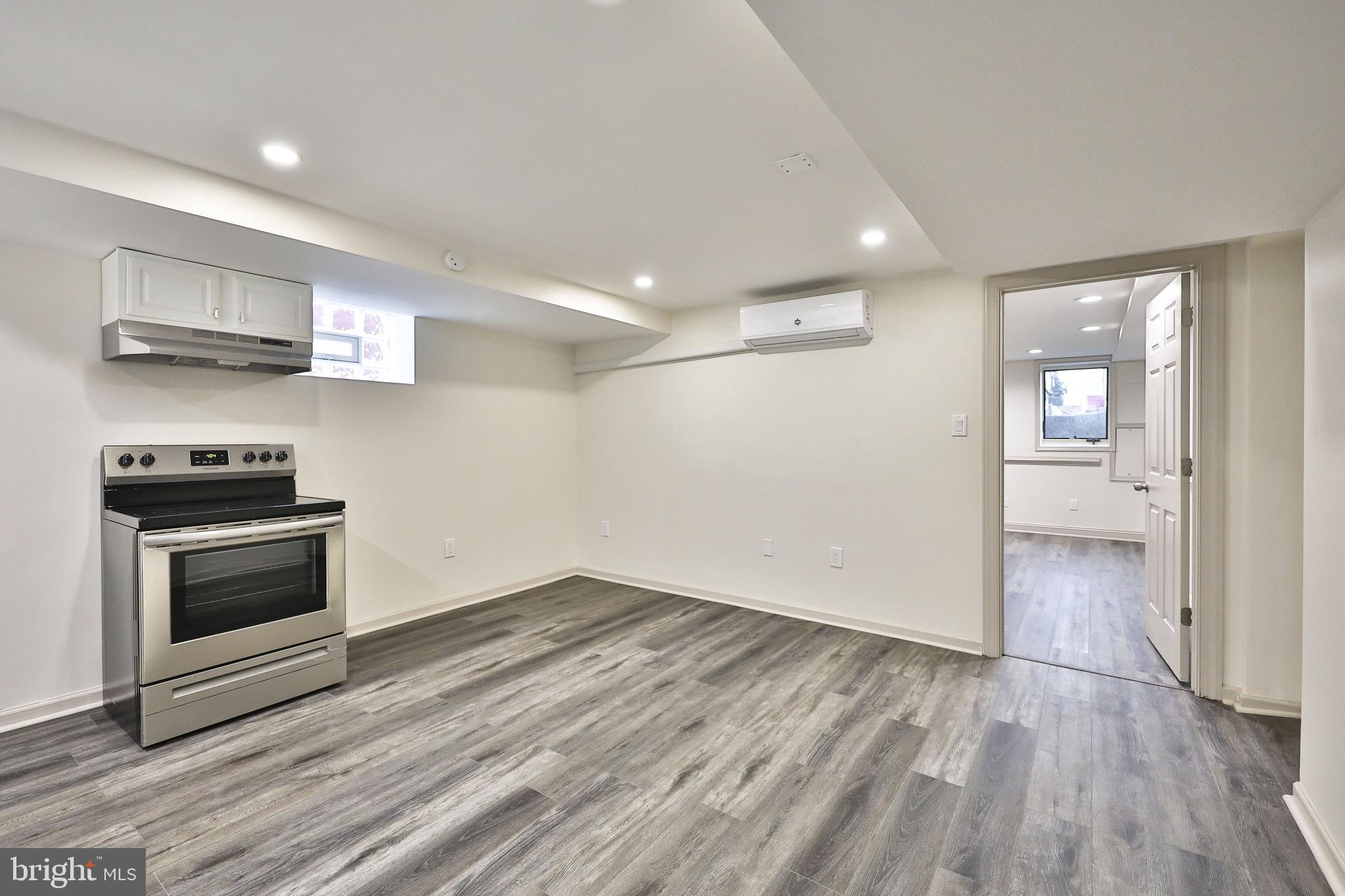 ROCKLEDGE - Residential Lease