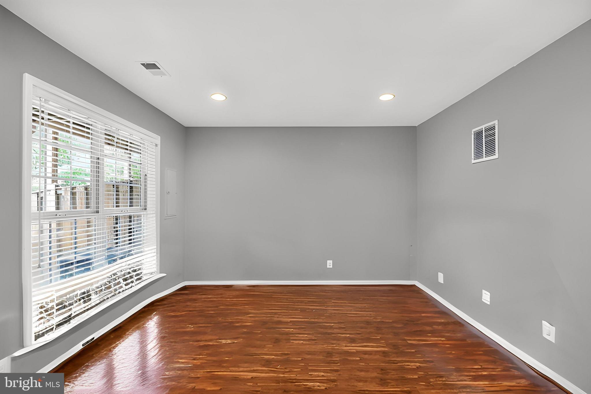 LAUREL HIGHLANDS - Residential